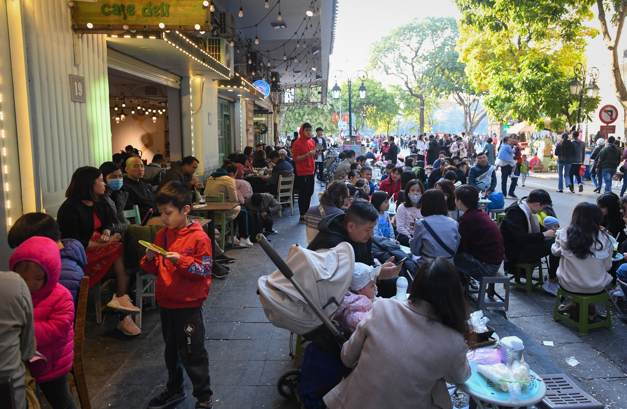 nguoi Ha Noi di choi tet duong lich anh 2