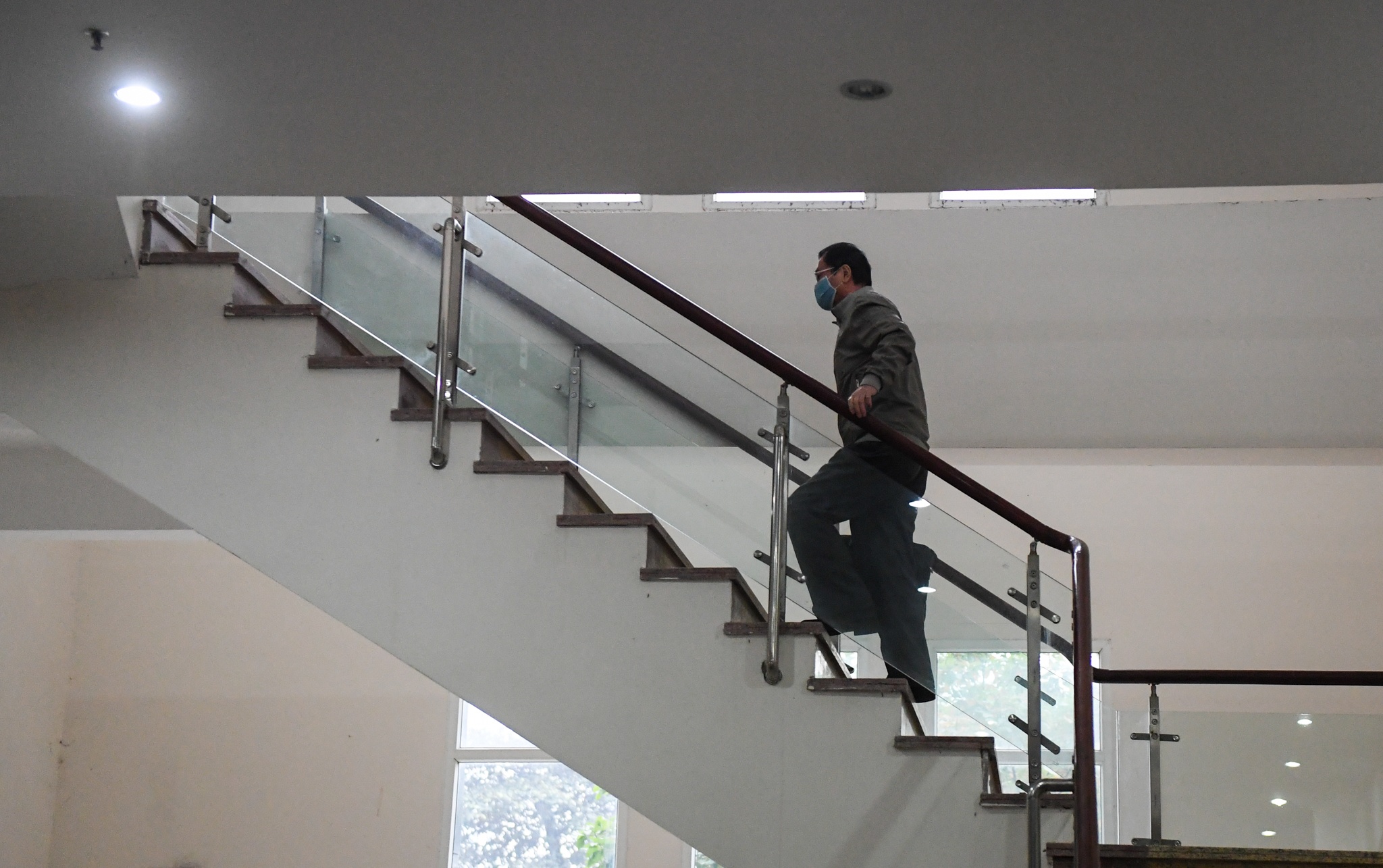 cuu bo truong Vu Huy Hoang ra toa anh 3