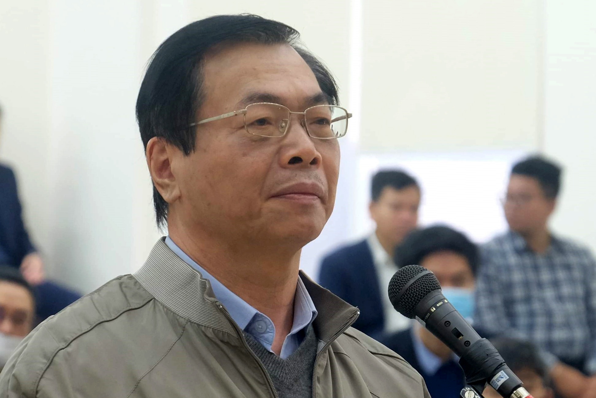 cuu bo truong Vu Huy Hoang ra toa anh 8