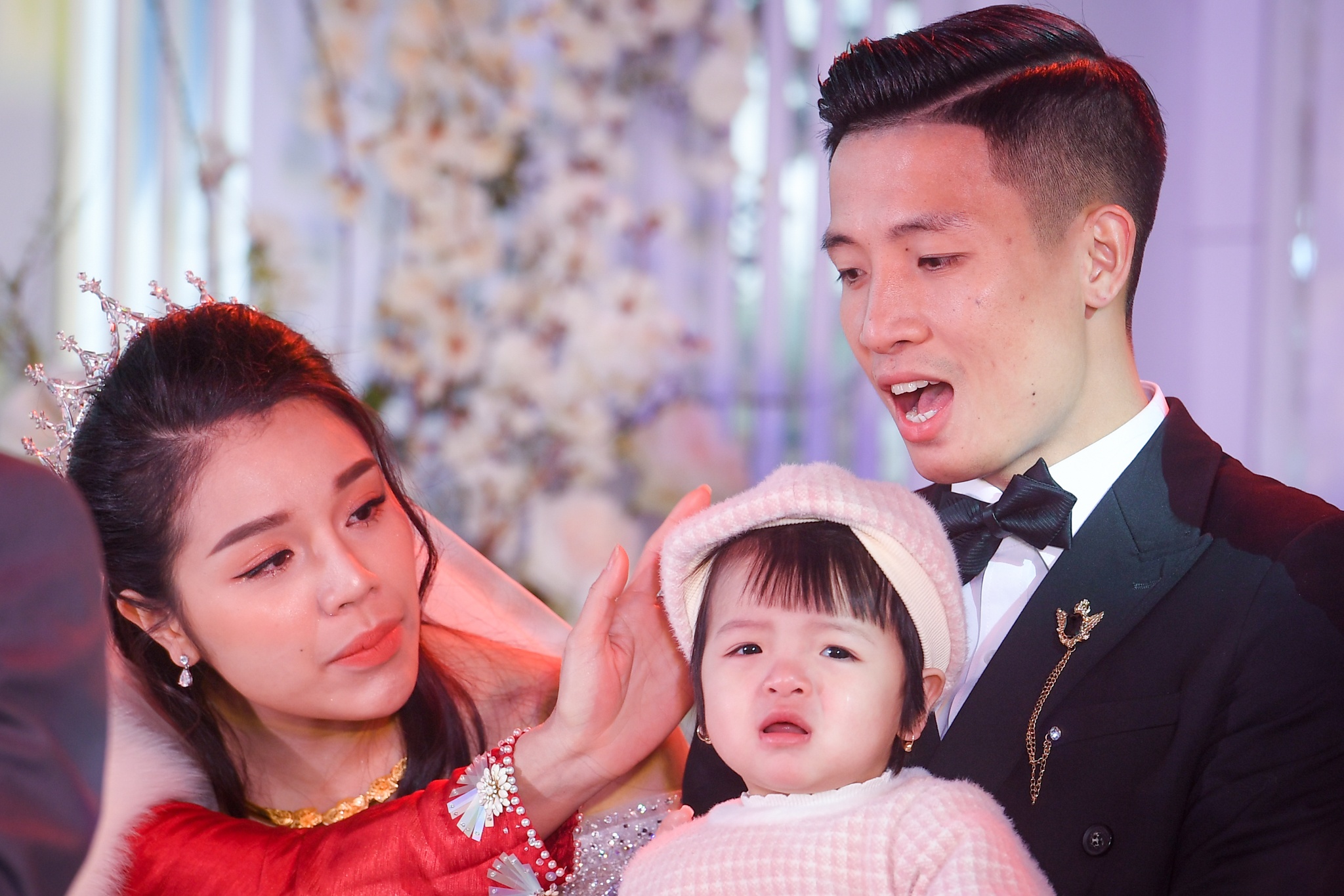 Vo chong Bui Tien Dung to chuc tiec cuoi o Bac Ninh hinh anh