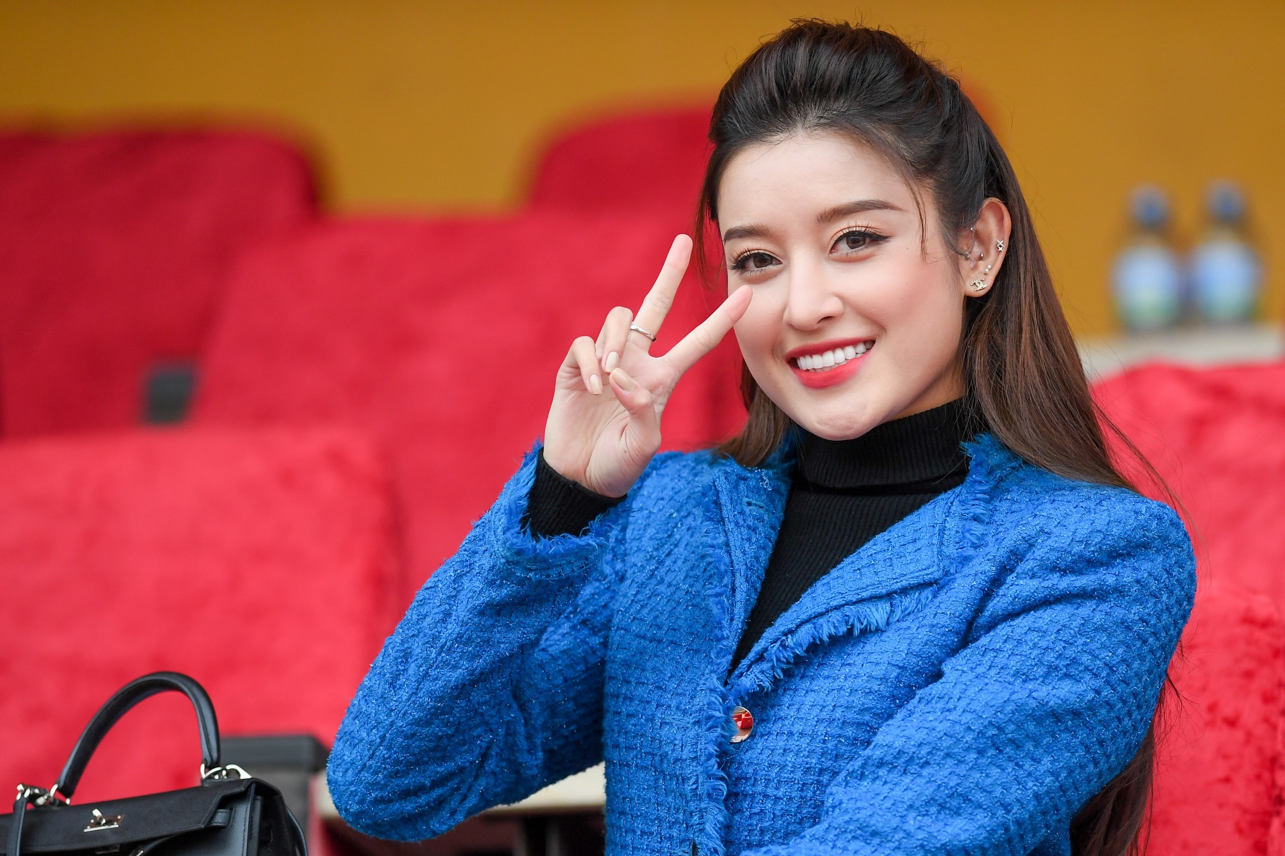 Huyen My ra san co vu cau thu Ha Noi va Viettel hinh anh