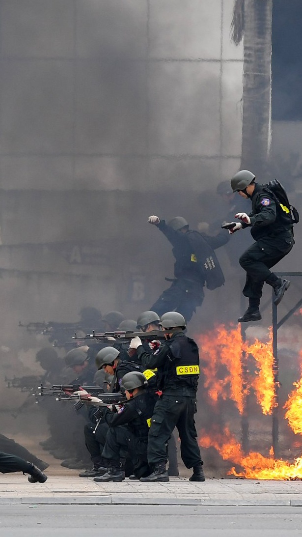 Hơn 6.000 chiến sĩ xuất quân bảo vệ Đại hội Đảng