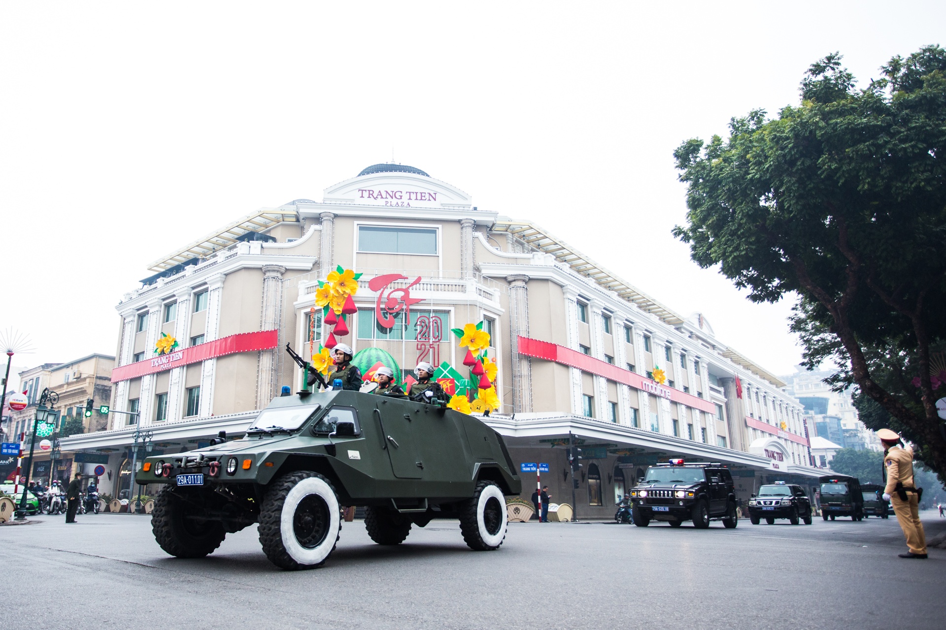 cong an Ha Noi ra quan anh 6