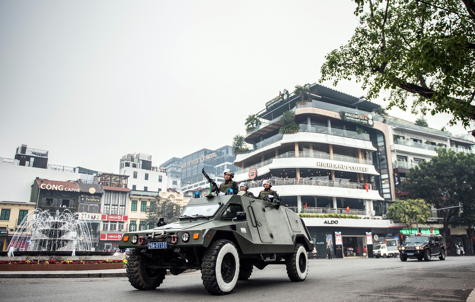 cong an Ha Noi ra quan anh 11