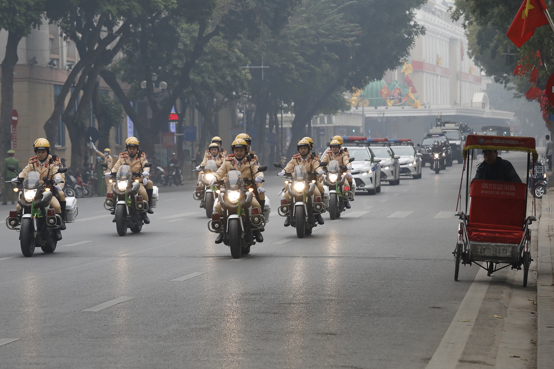 cong an Ha Noi ra quan anh 9