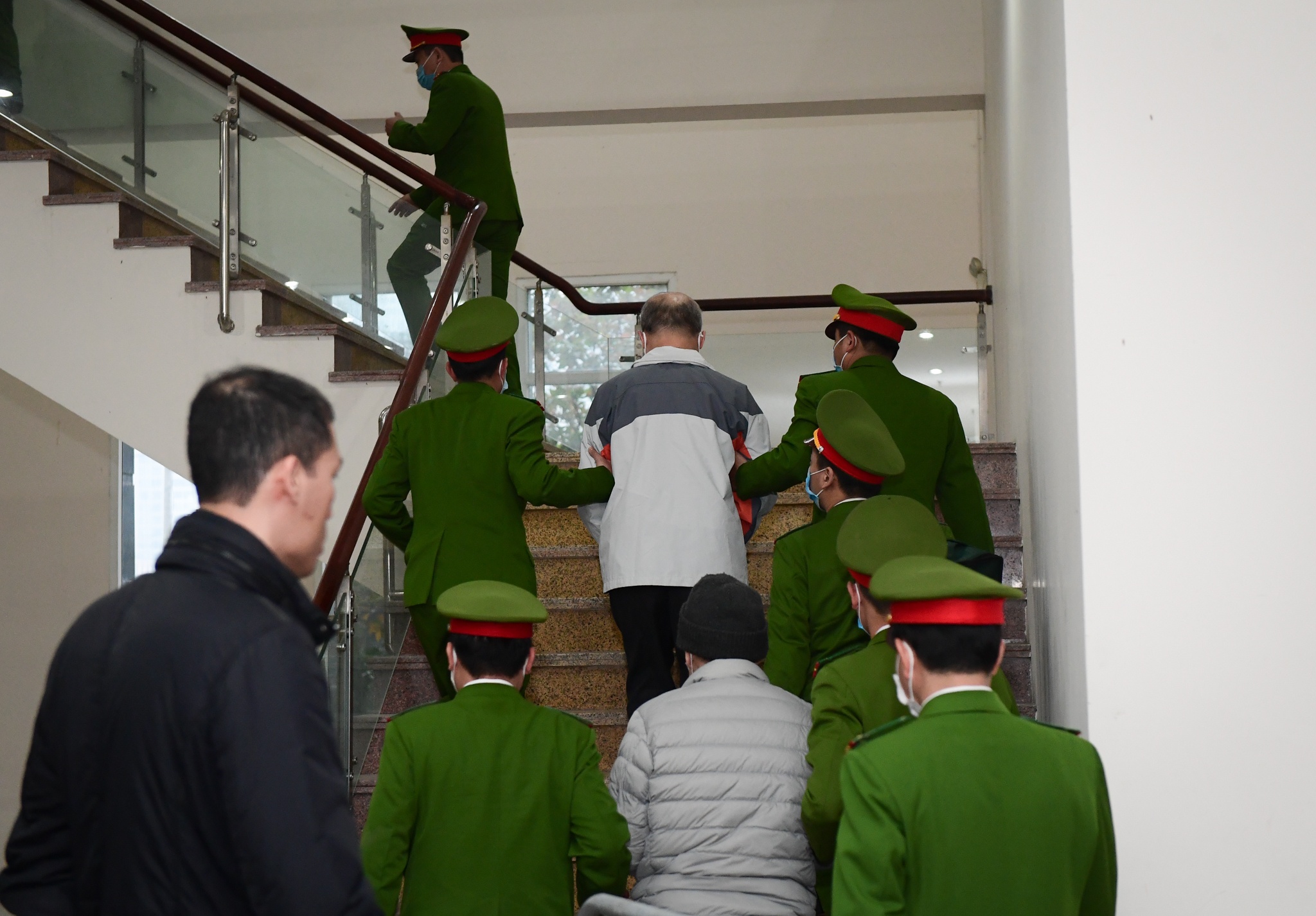 Dinh La Thang hau toa anh 7