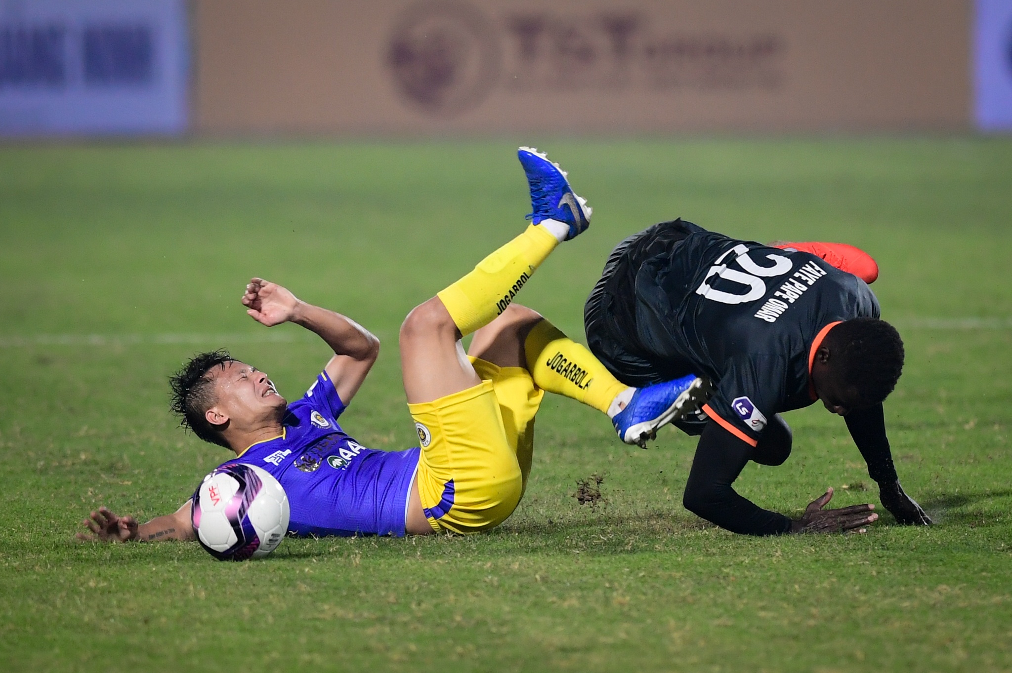 cau thu nam lun cua CLB Ha Noi anh 2