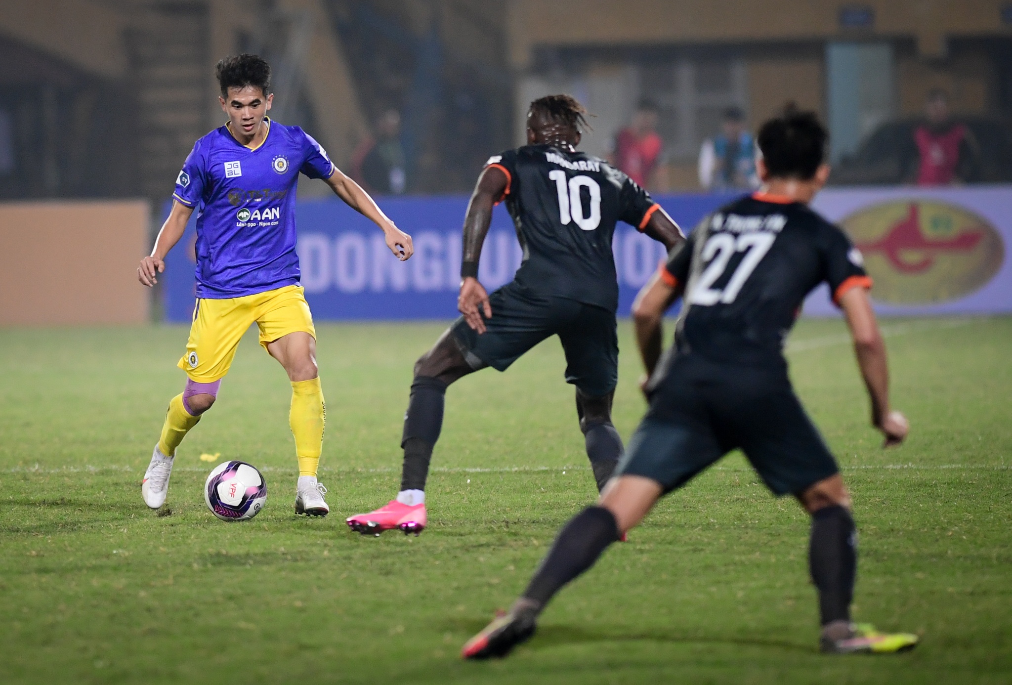 cau thu nam lun cua CLB Ha Noi anh 4