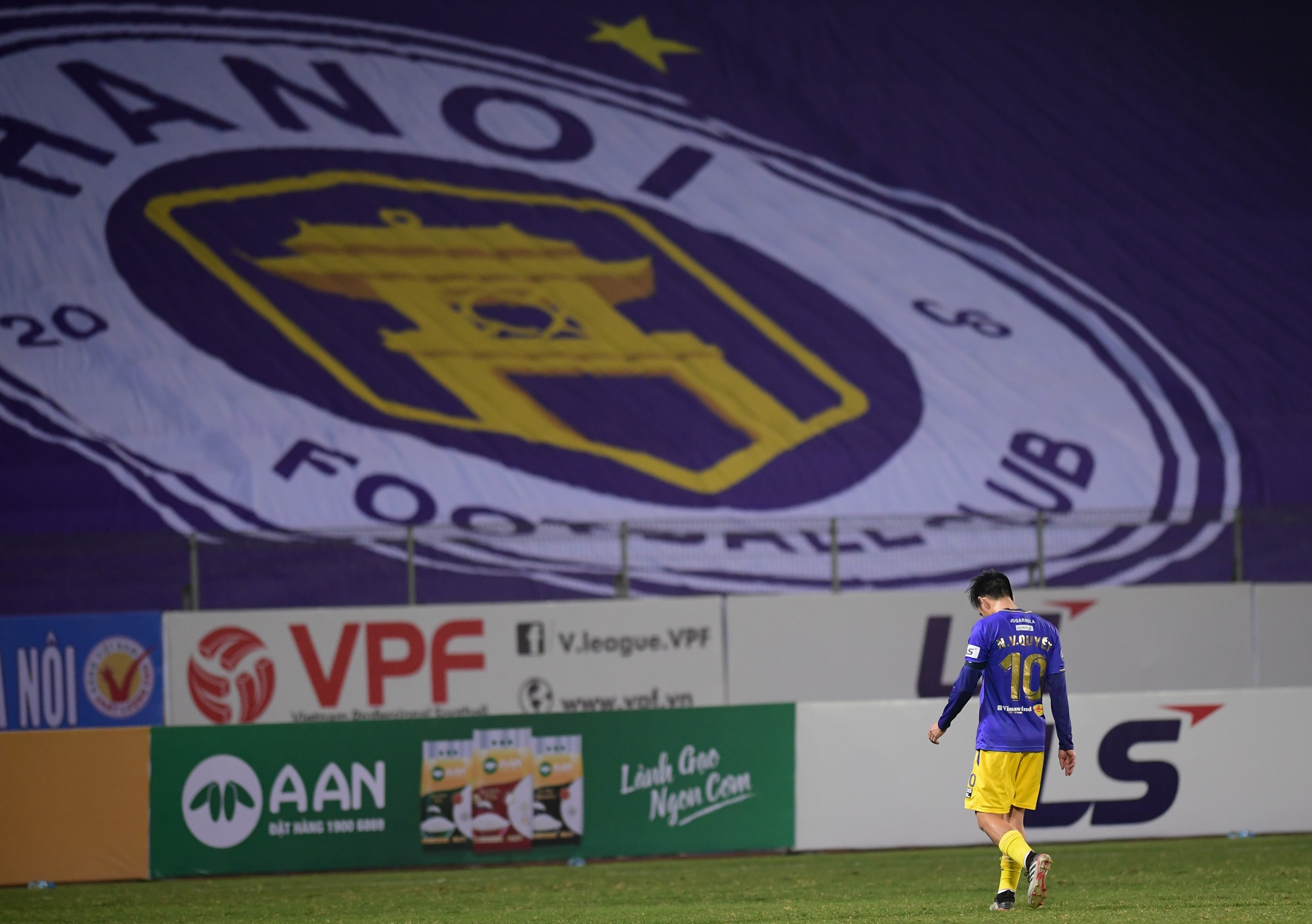 cau thu nam lun cua CLB Ha Noi anh 9