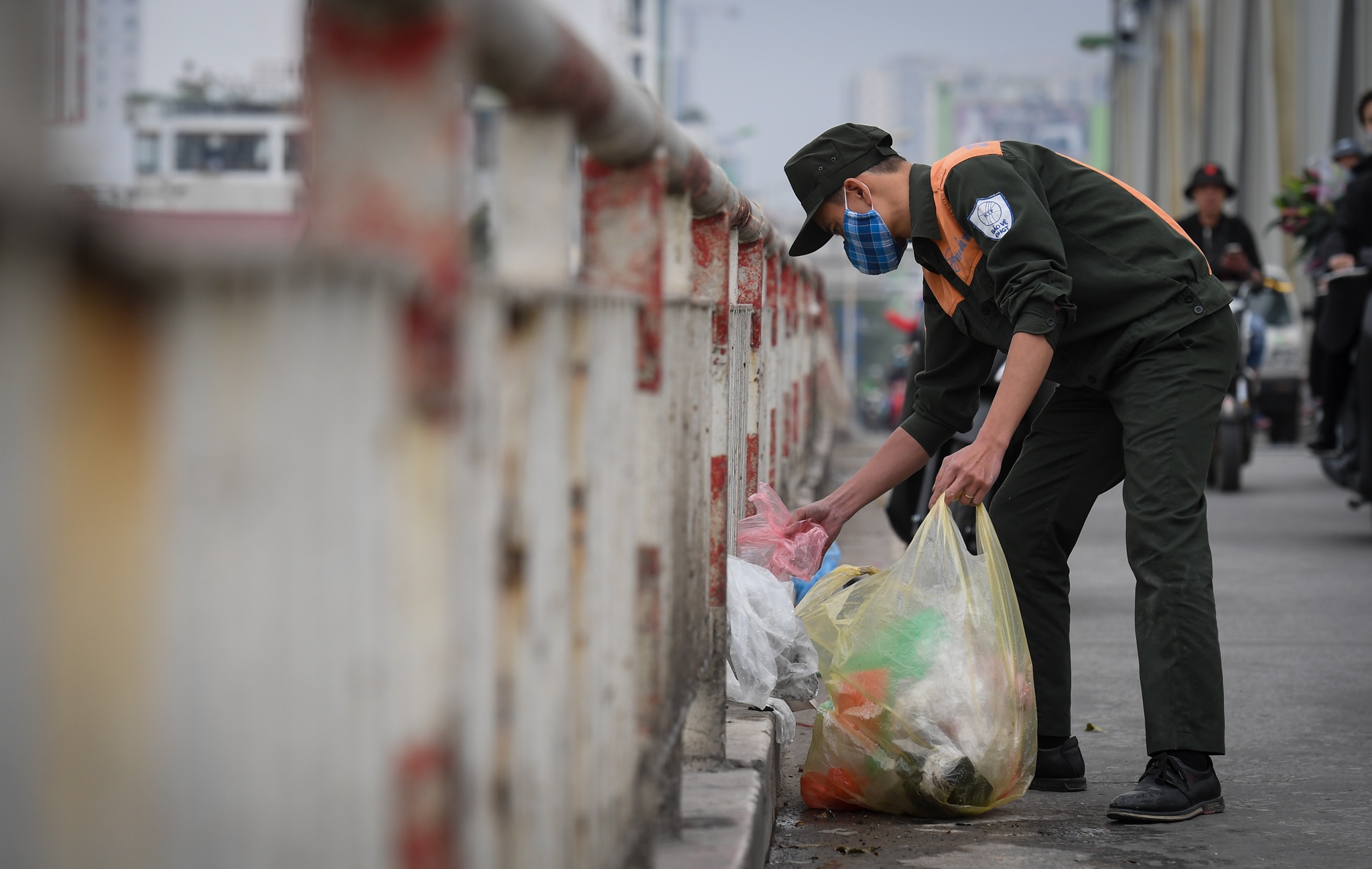 khong deo khau trang di tha ca chep anh 10