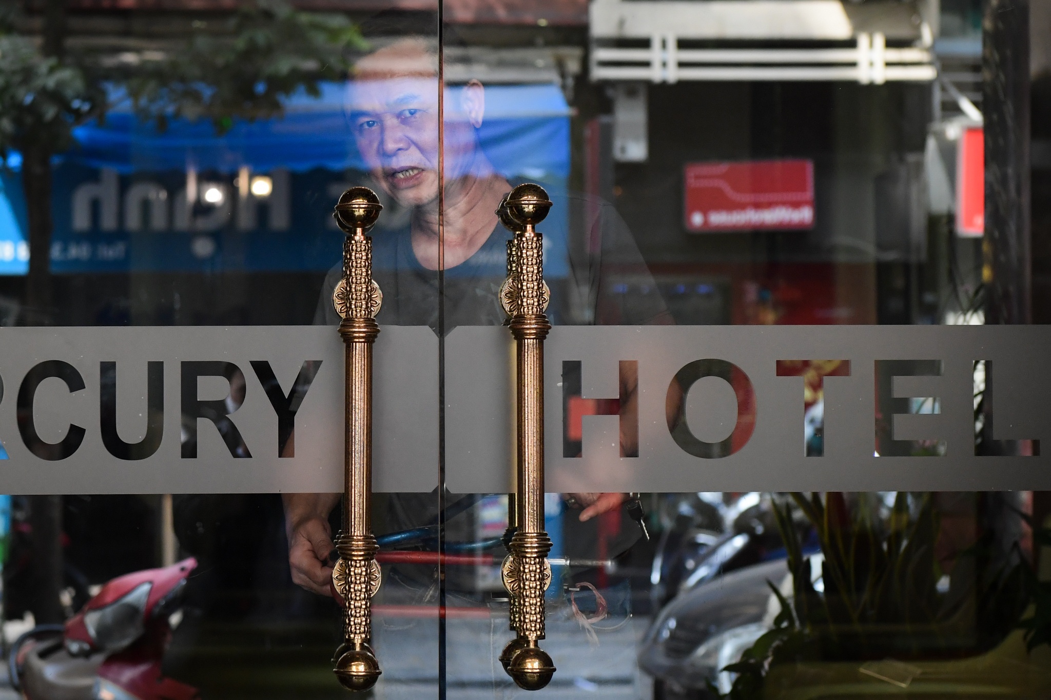 Khach san, nha hang dong cua nghi Tet som hinh anh