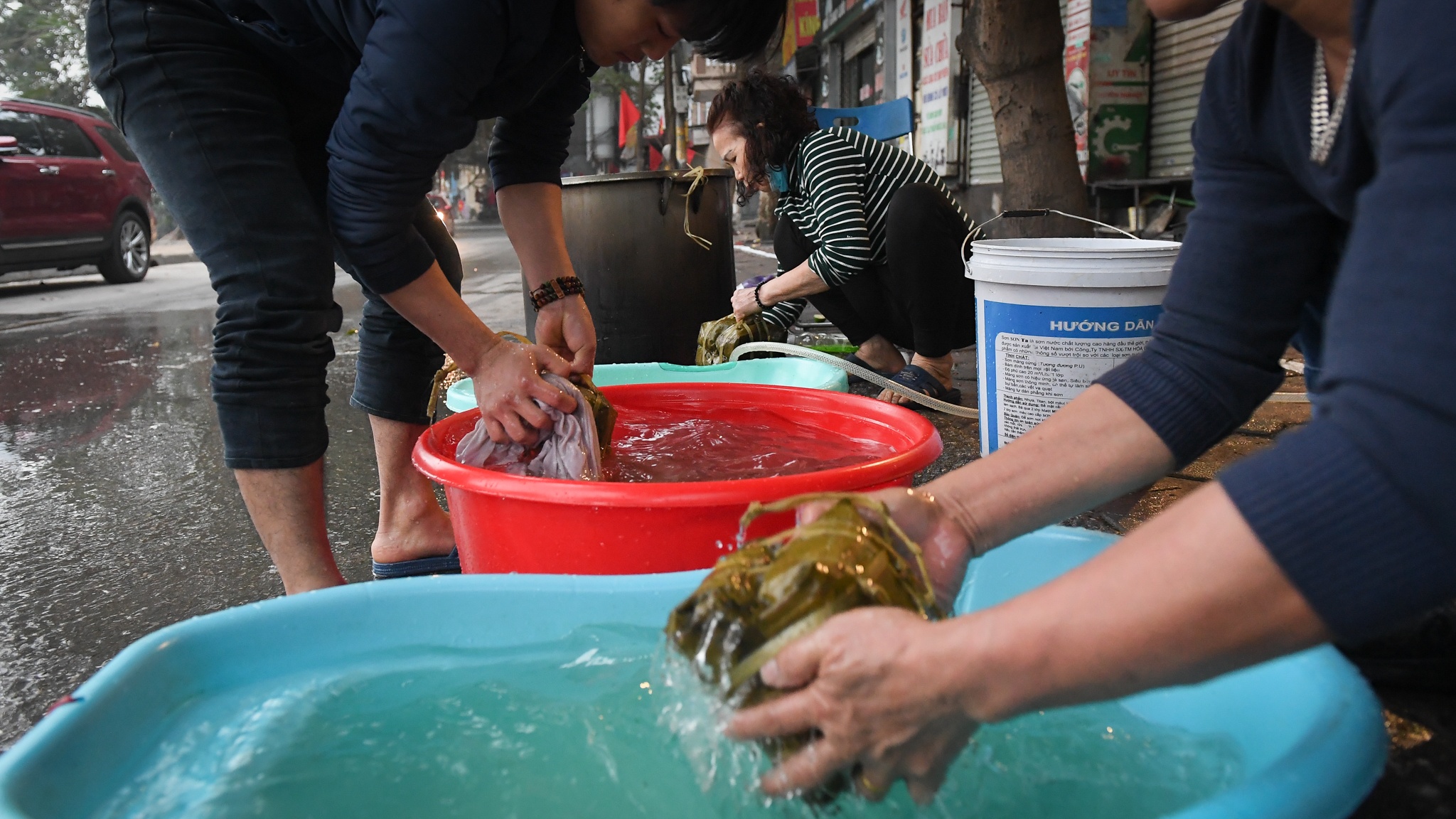 65 người gói bánh chưng ảnh 31 65 nguoi goi banh chung anh 31