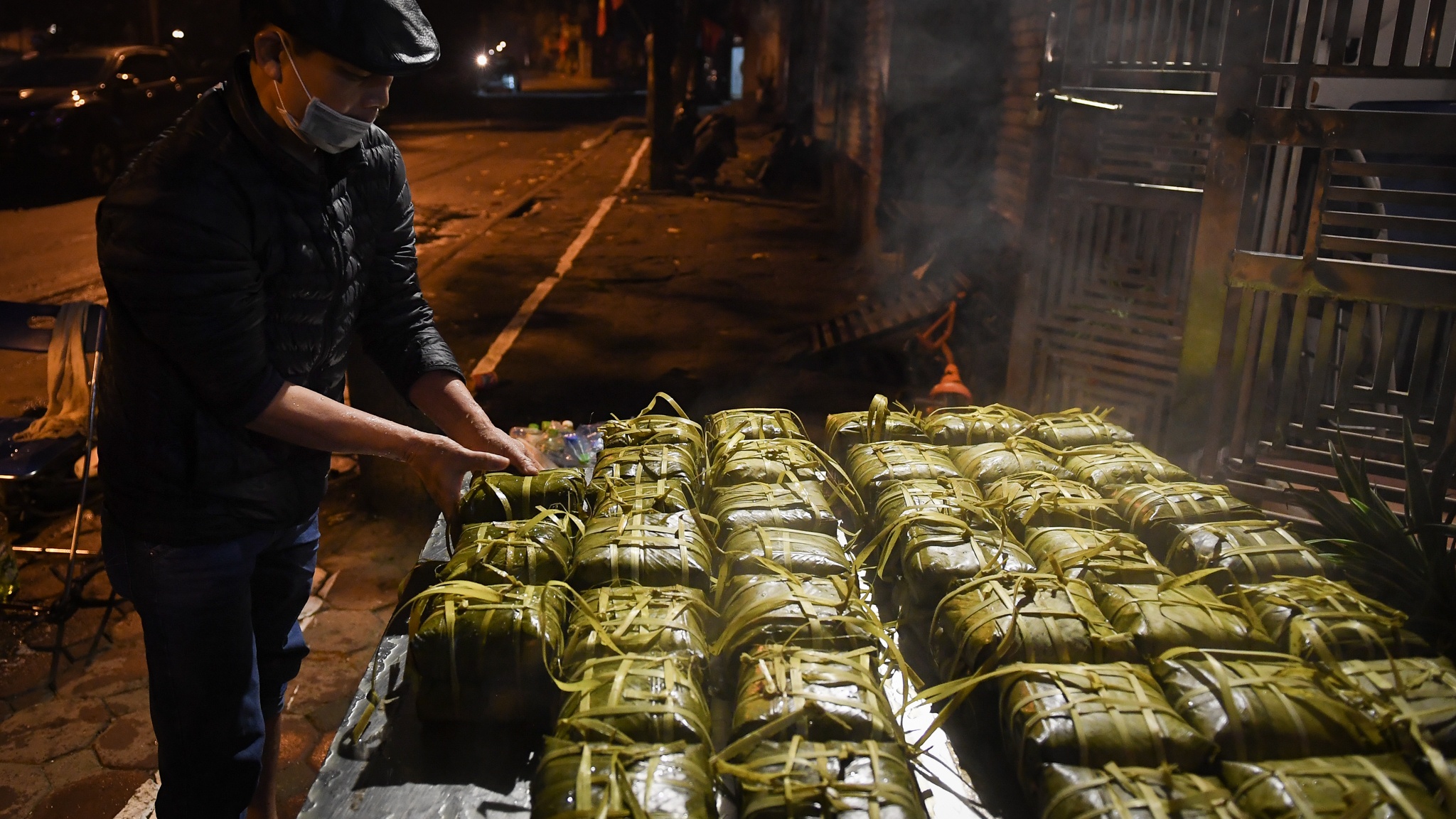 65 người gói bánh chưng ảnh 33 65 nguoi goi banh chung anh 33