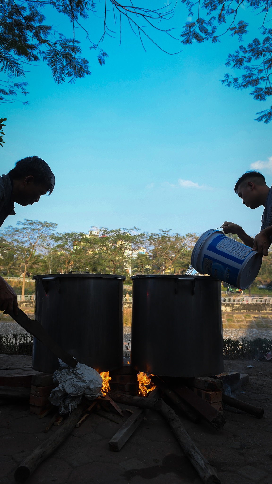 65 người gói bánh chưng ảnh 2 65 nguoi goi banh chung anh 2