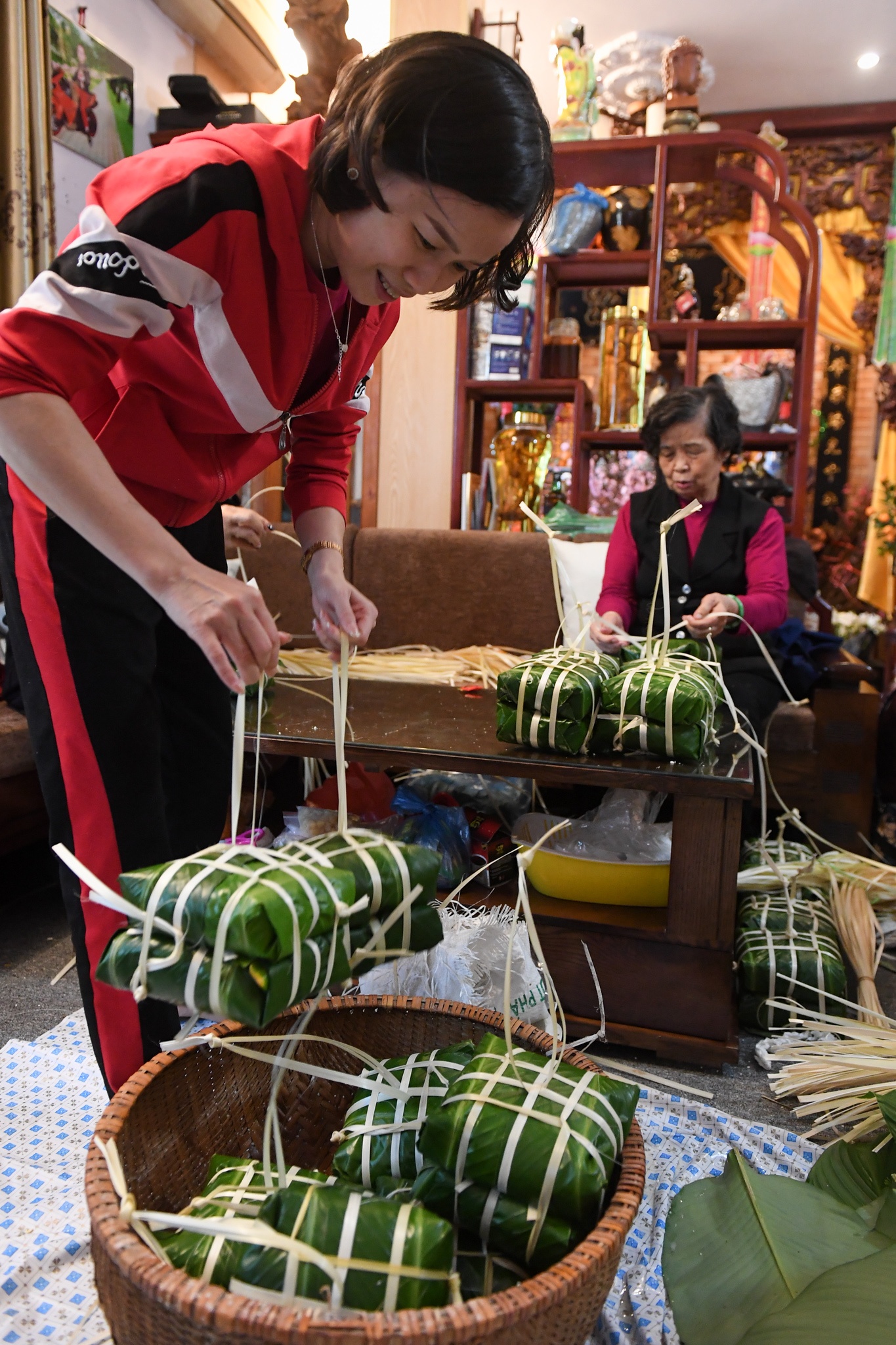 65 người gói bánh chưng ảnh 5 65 nguoi goi banh chung anh 5