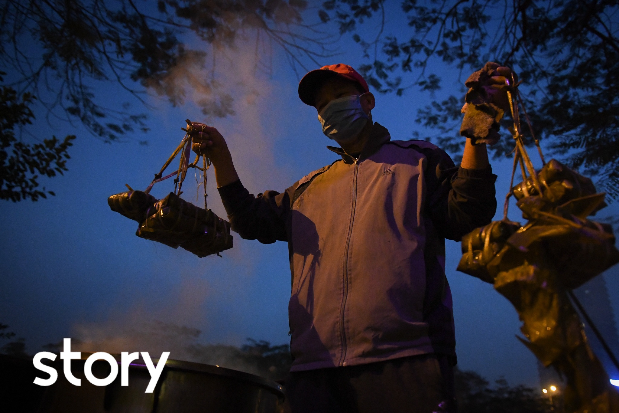 Dai gia dinh 65 nguoi mo con lon 170 kg don Tet hinh anh