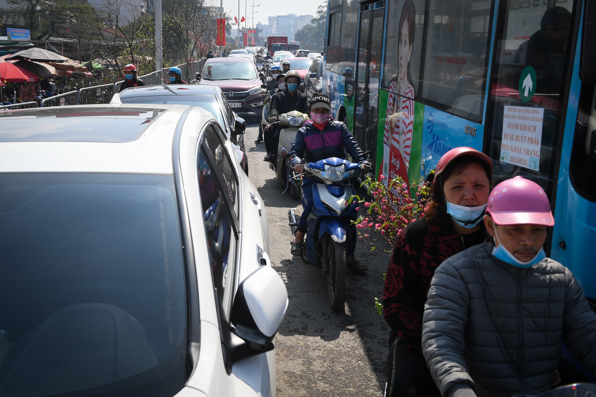 tac duong quanh cho hoa Quang Ba anh 1