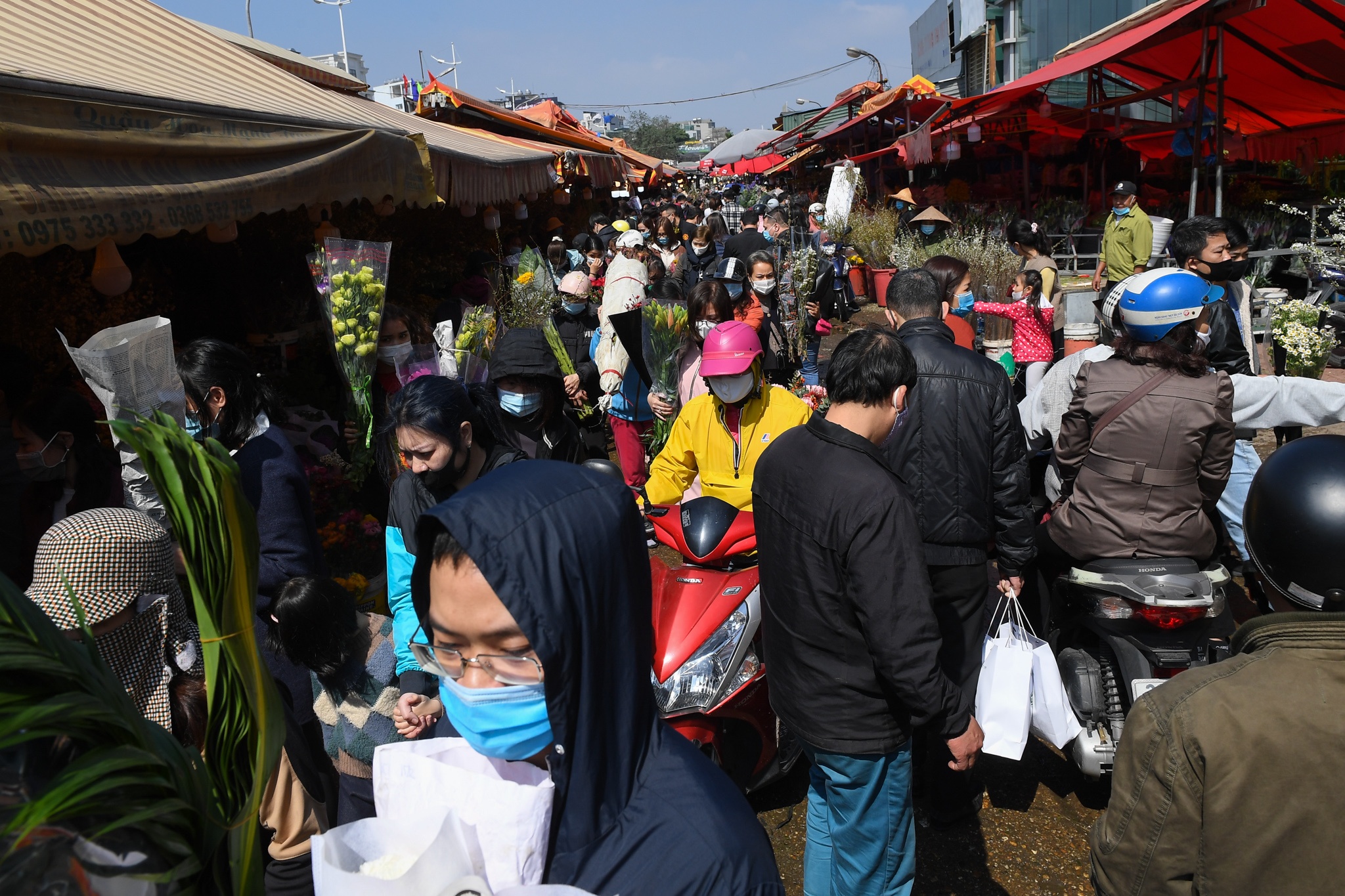 tac duong quanh cho hoa Quang Ba anh 7