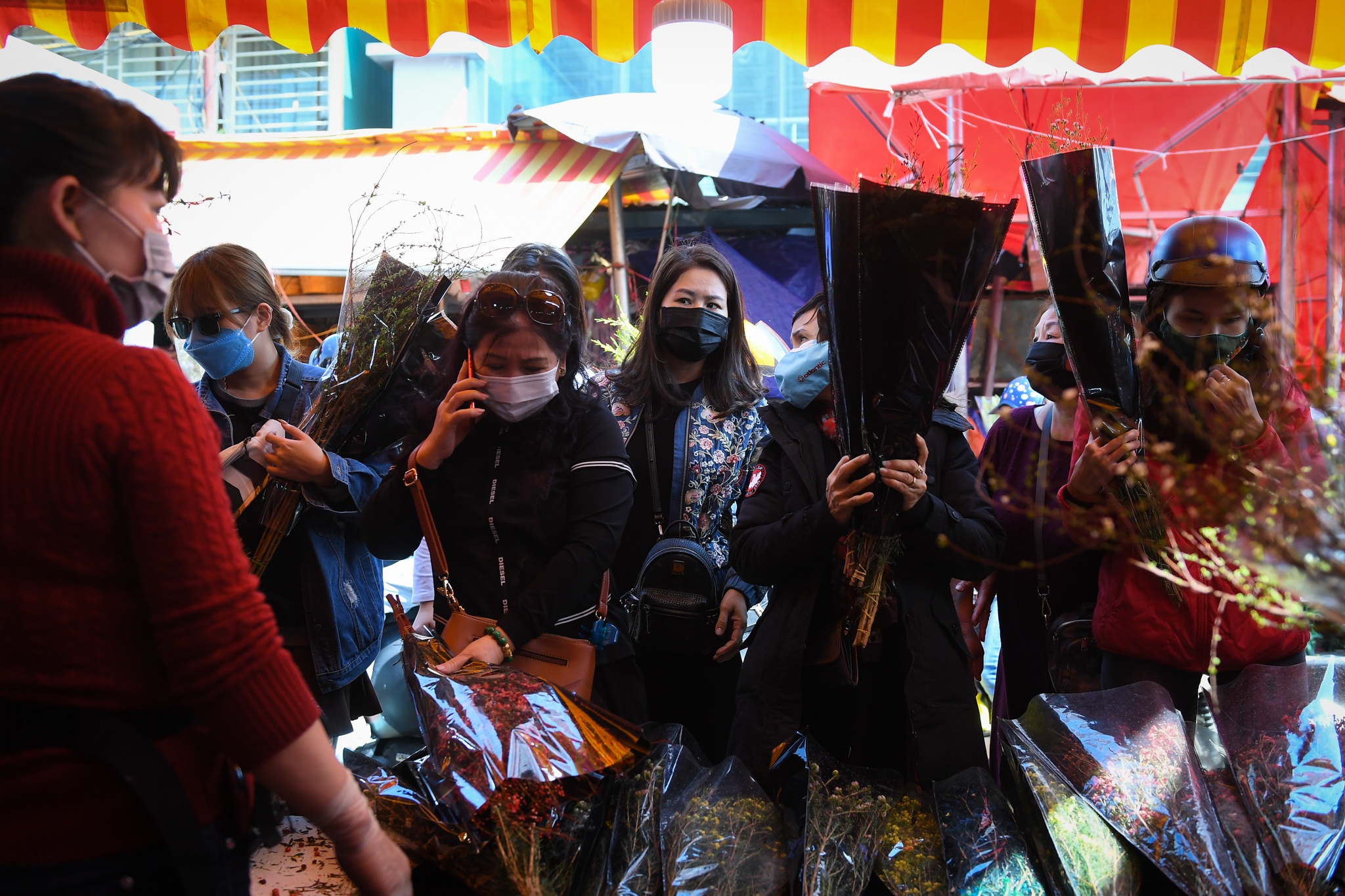 tac duong quanh cho hoa Quang Ba anh 9