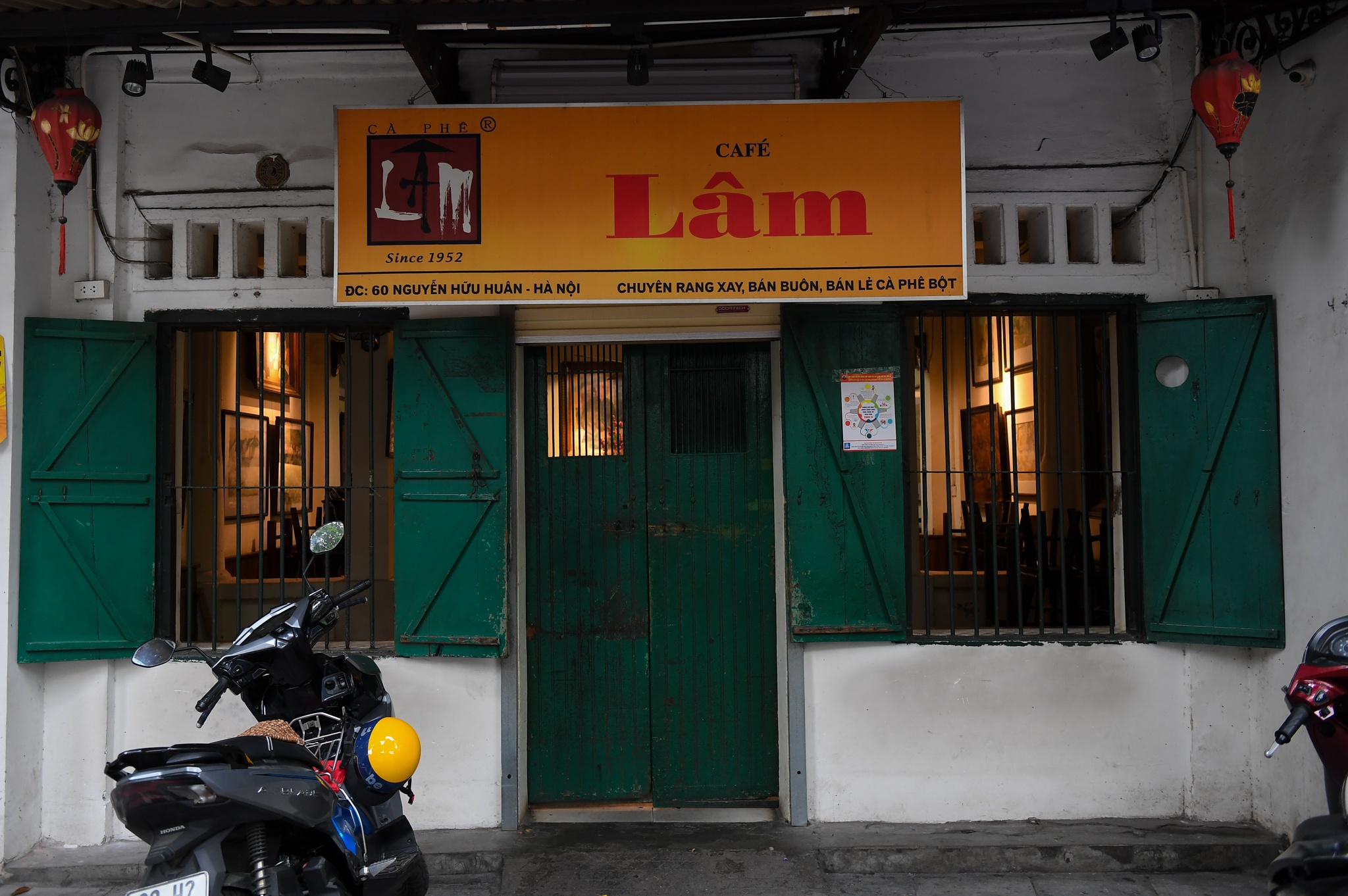 dong cua quan ca phe phong dich anh 1