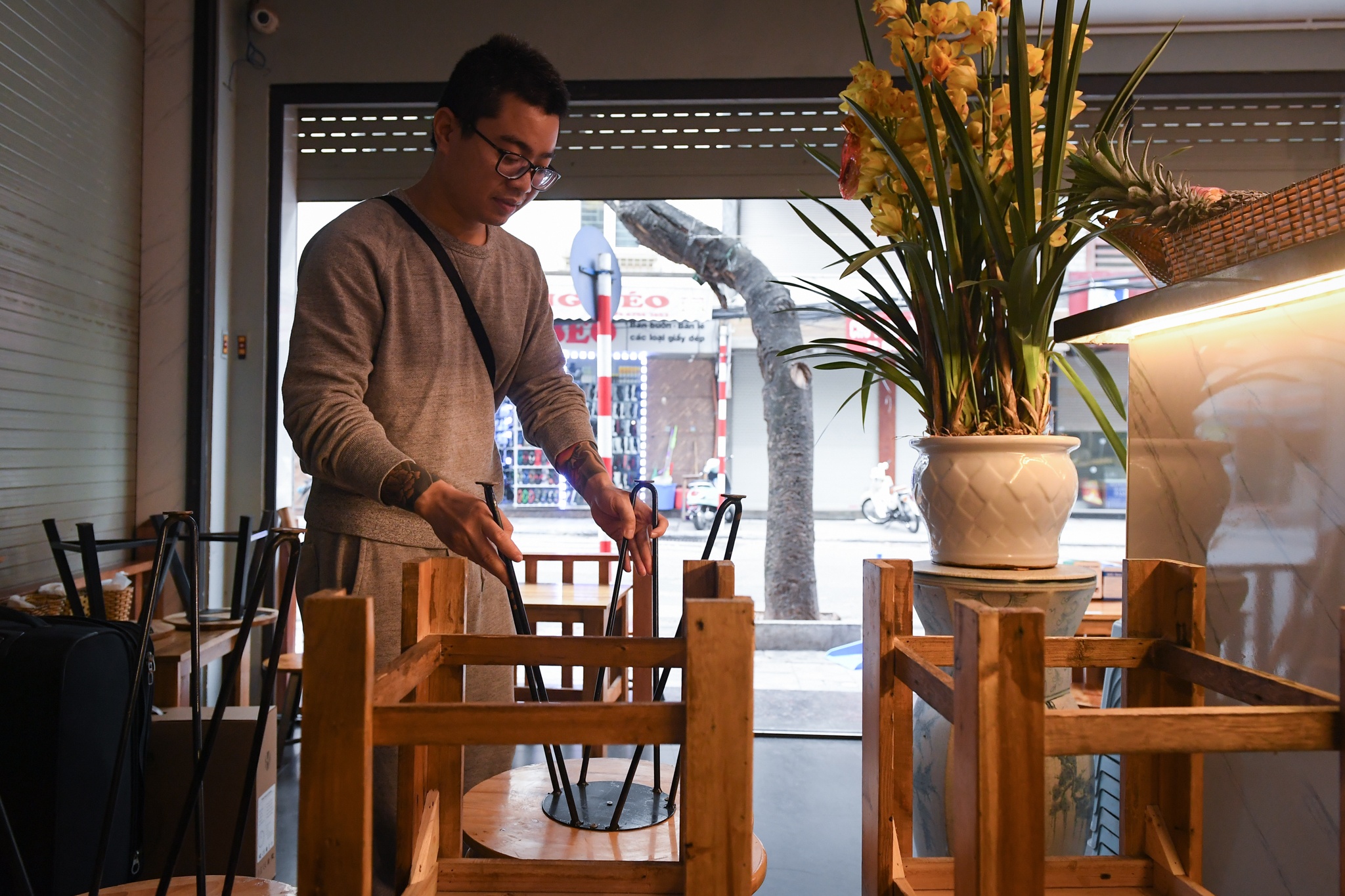 dong cua quan ca phe phong dich anh 2