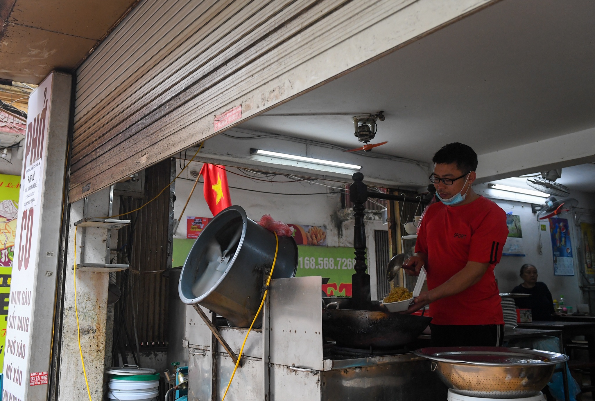 dong cua quan ca phe phong dich anh 5