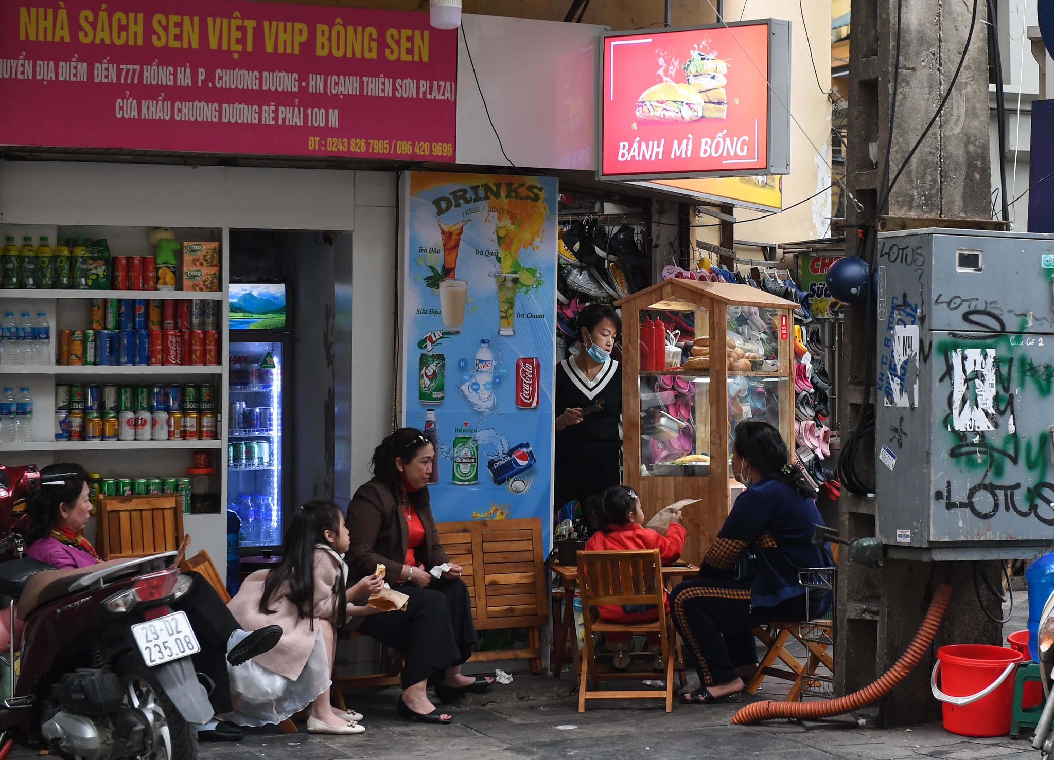 dong cua quan ca phe phong dich anh 9