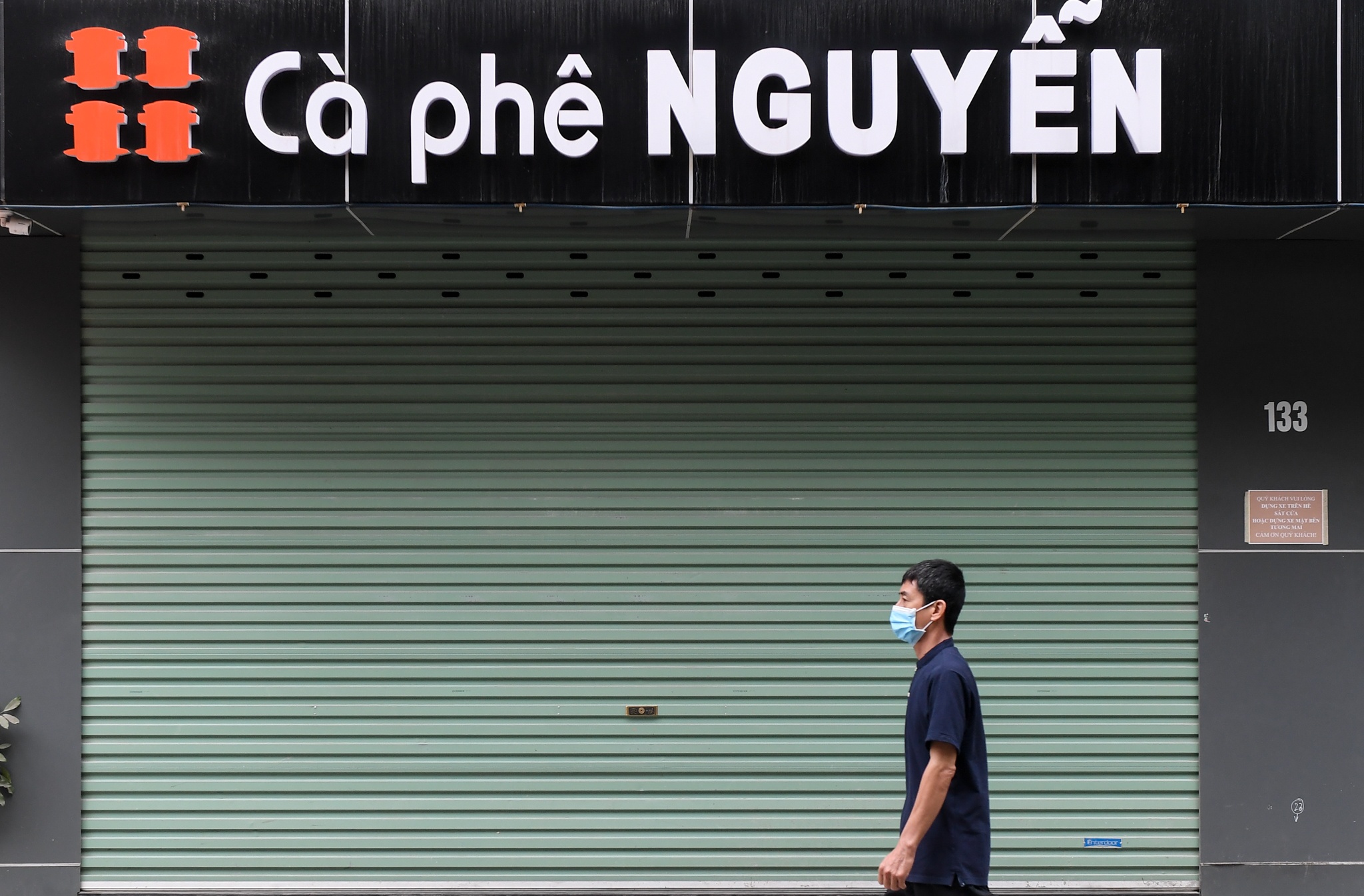 Quan an, ca phe chuyen sang chi ban mang ve o Ha Noi hinh anh