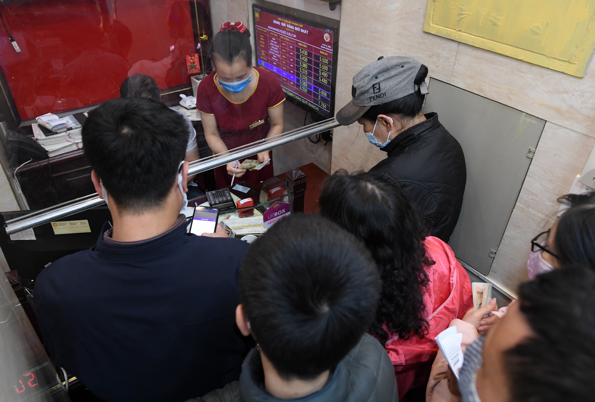 xep hang mua vang ngay via than tai anh 11