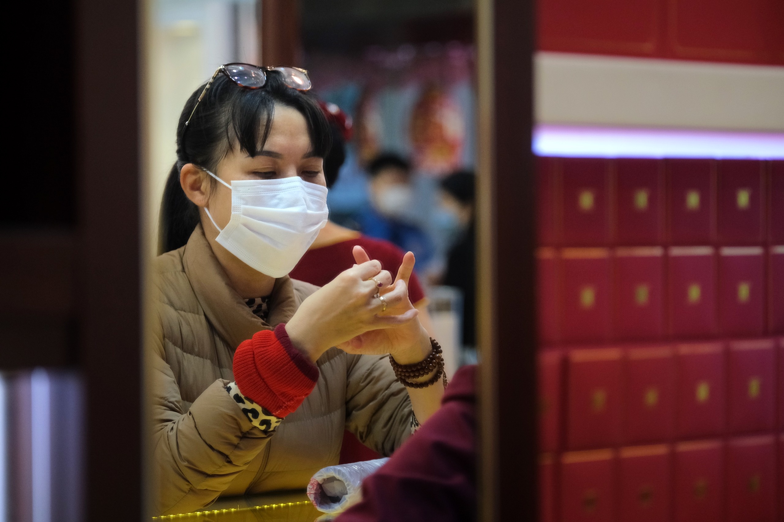 Vi sao nhieu nguoi do xo mua vang ngay via Than Tai du co the lo lon? hinh anh