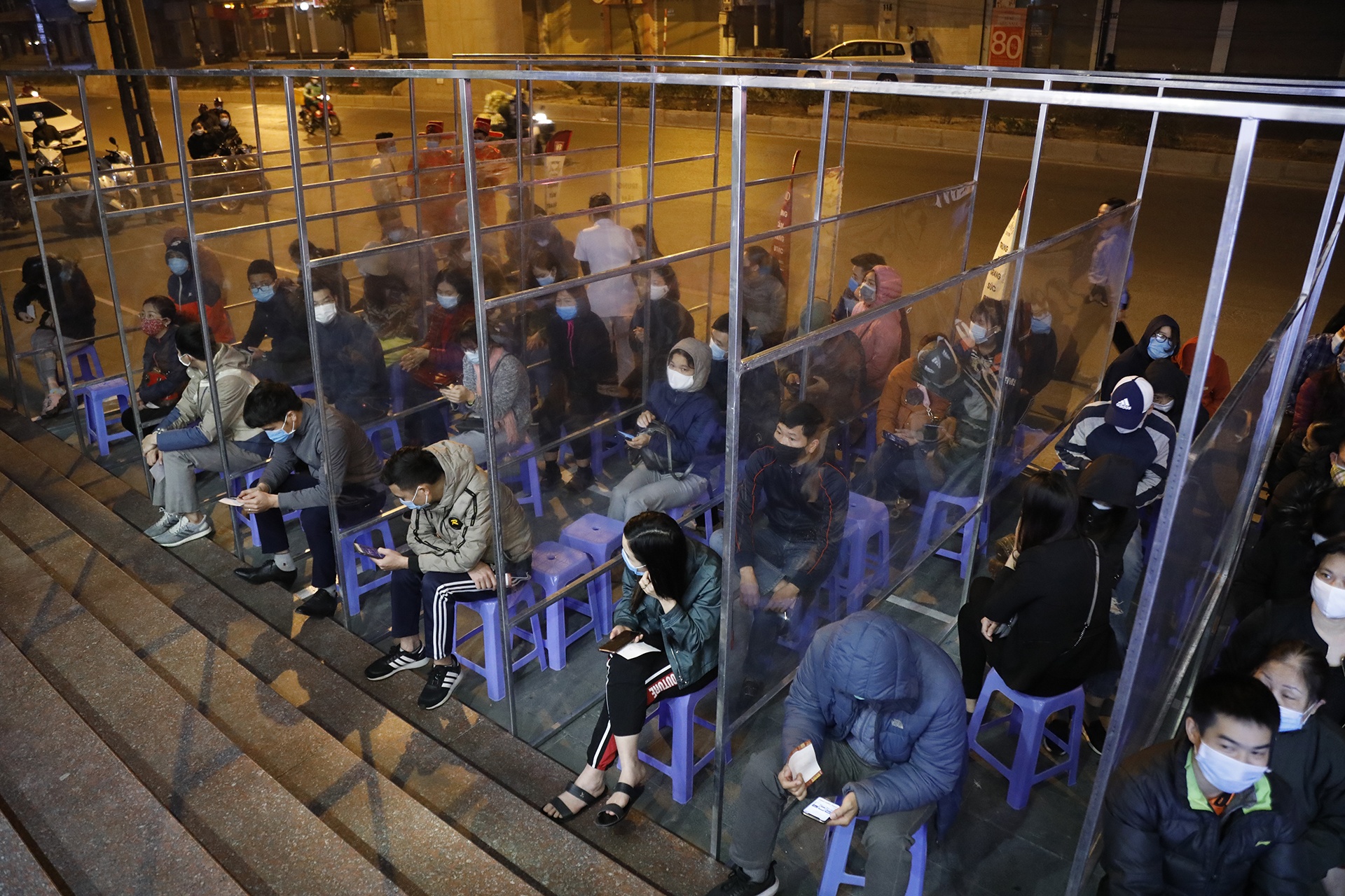 xep hang mua vang ngay via than tai anh 1