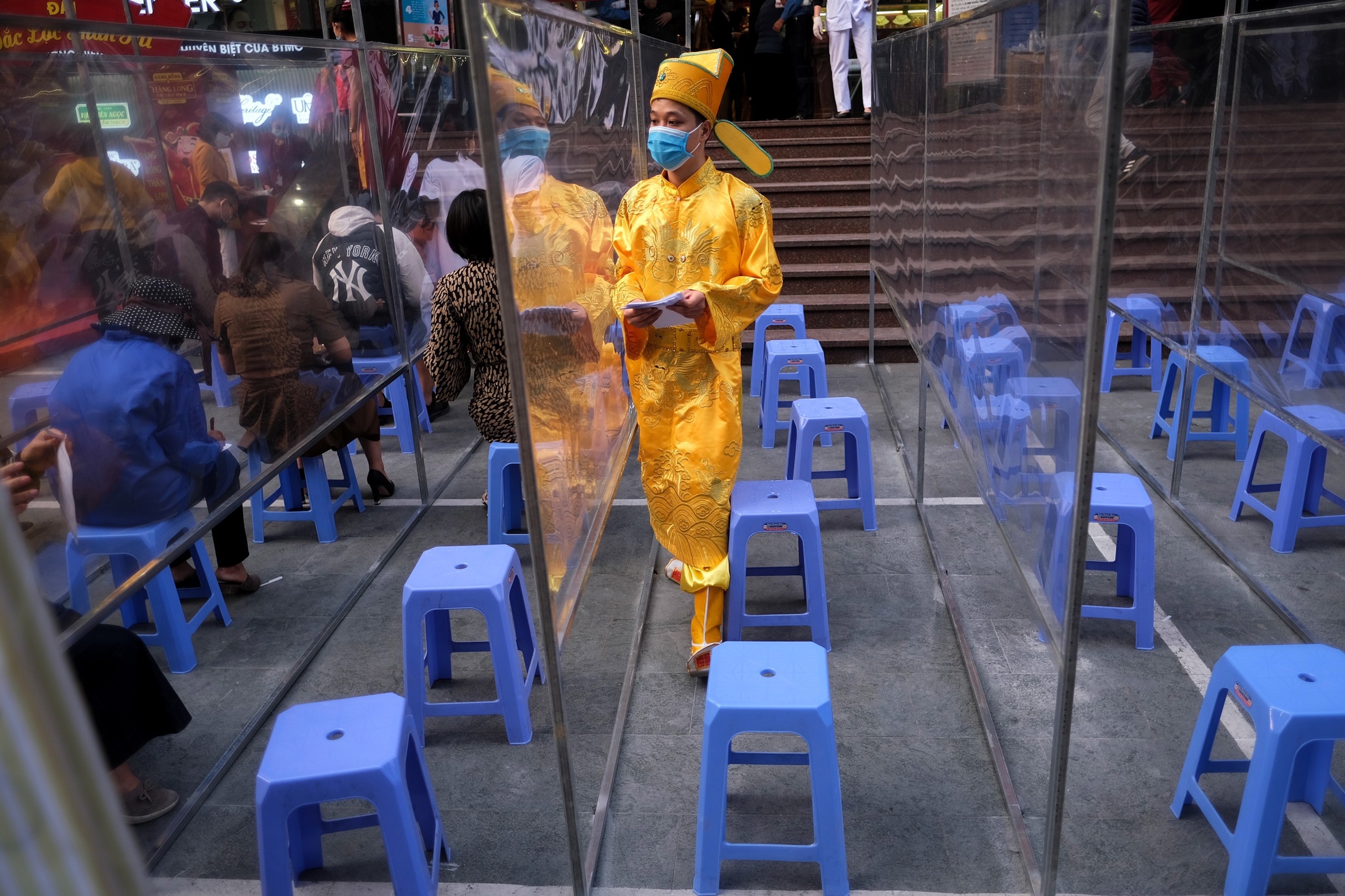 xep hang mua vang ngay via than tai anh 12