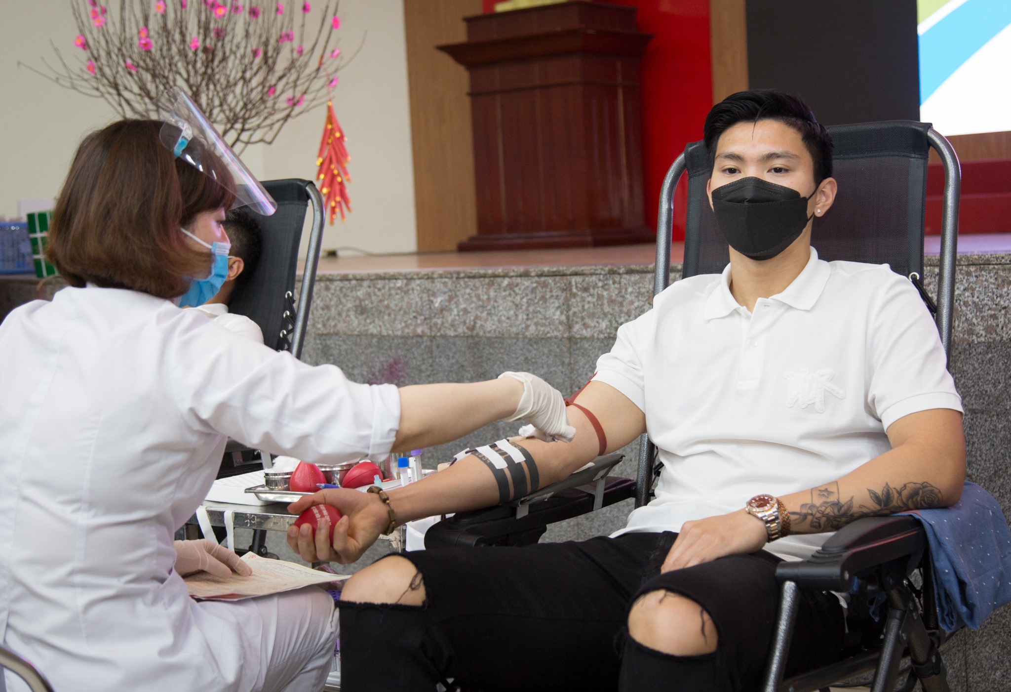 Doan Van Hau hien mau anh 1