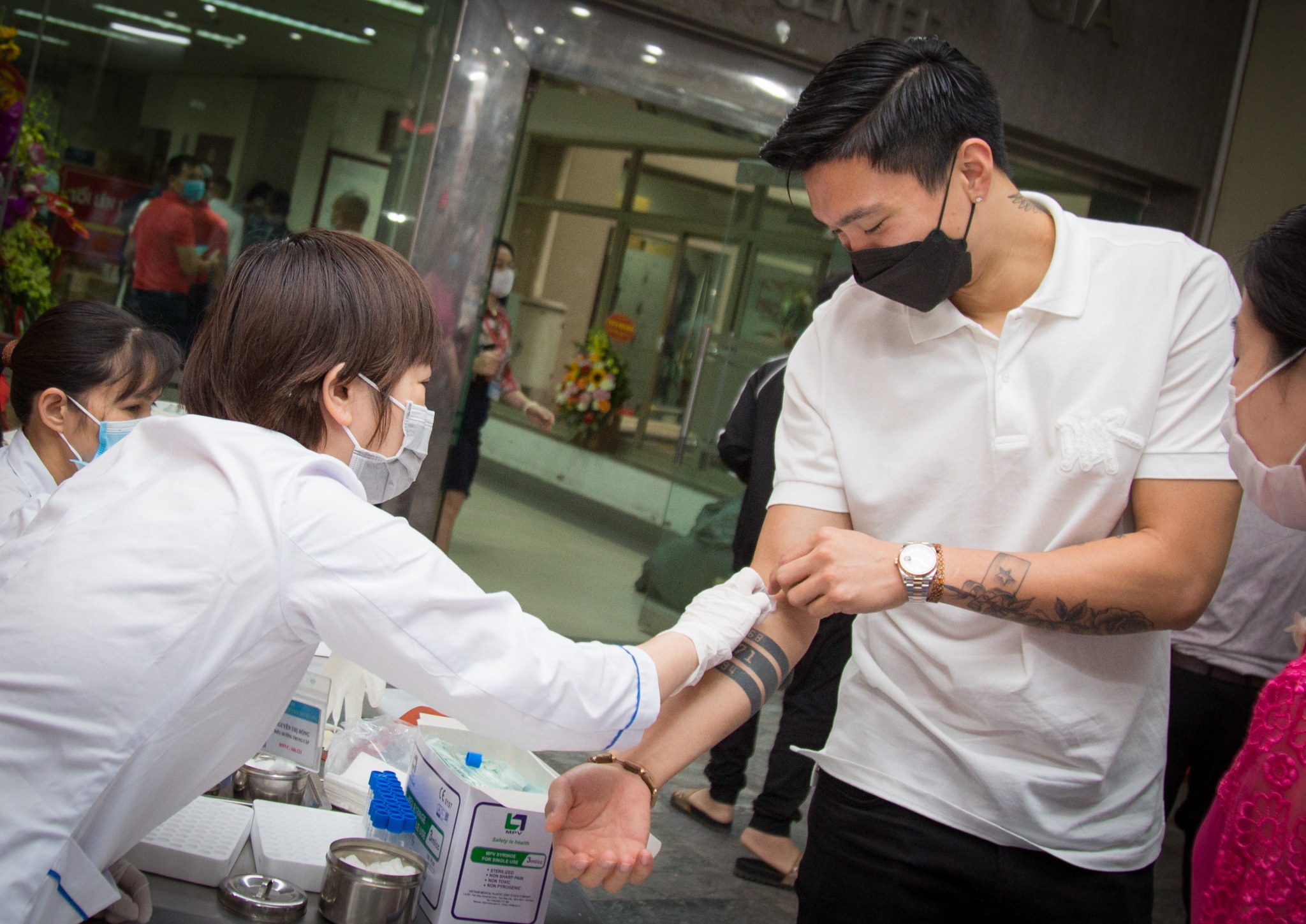 Doan Van Hau hien mau anh 2