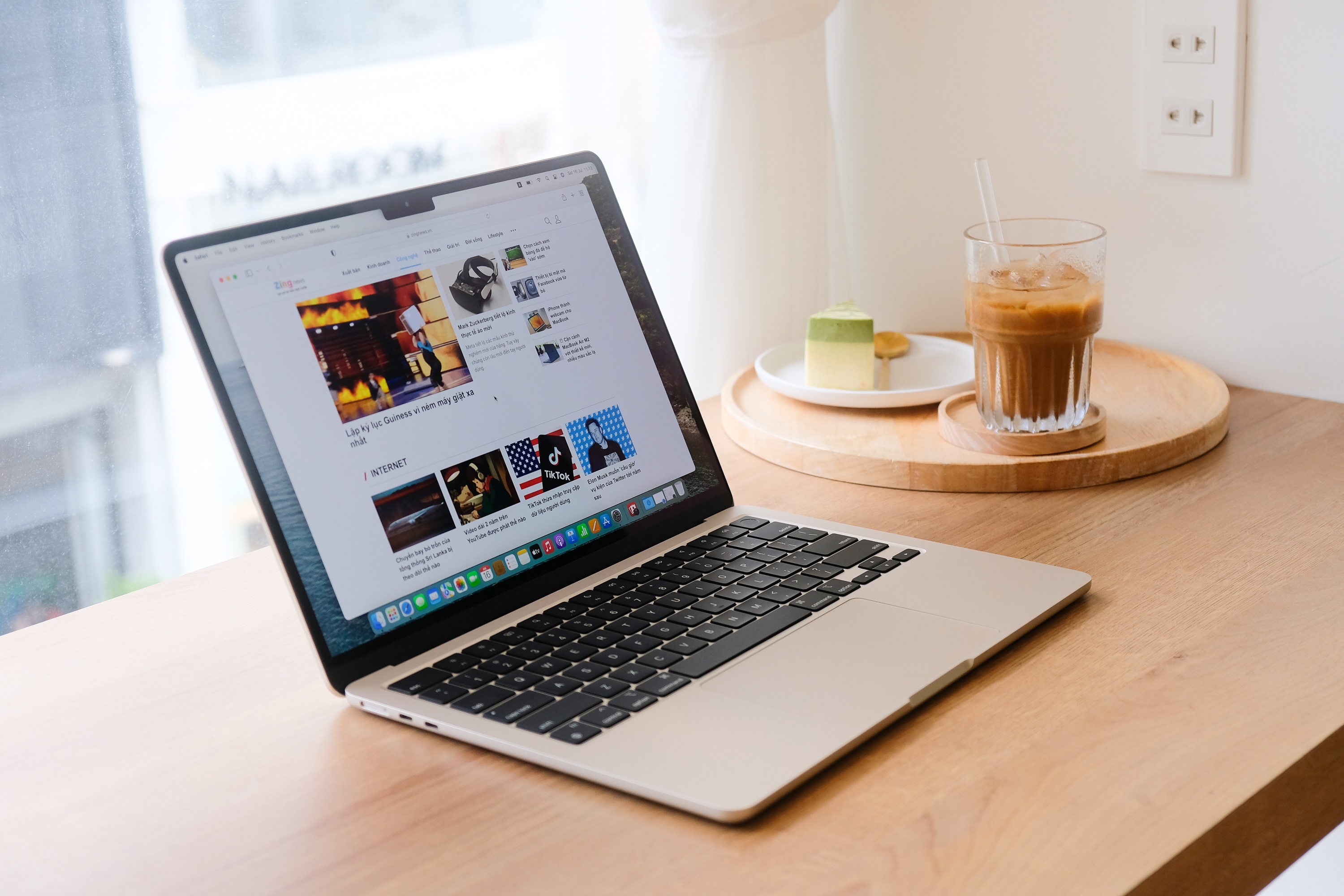 Danh gia MacBook Air M2 vua ve Viet Nam hinh anh