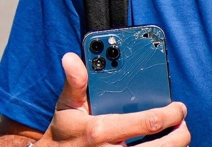 Sao Man City dung dien thoai vo mat lung hinh anh