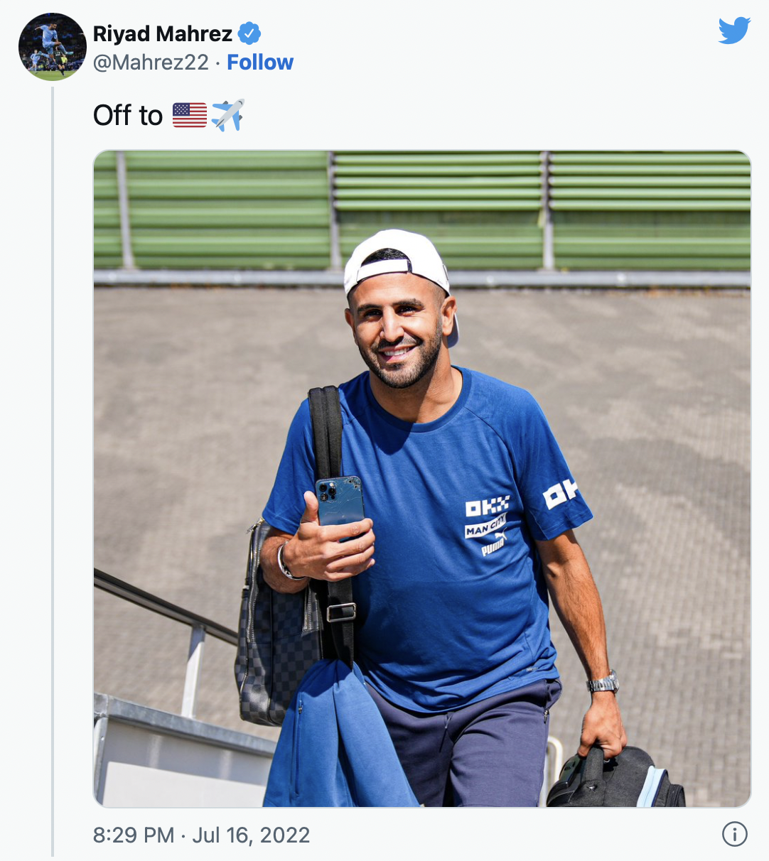 Cau thu dung iPhone nut vo anh 1