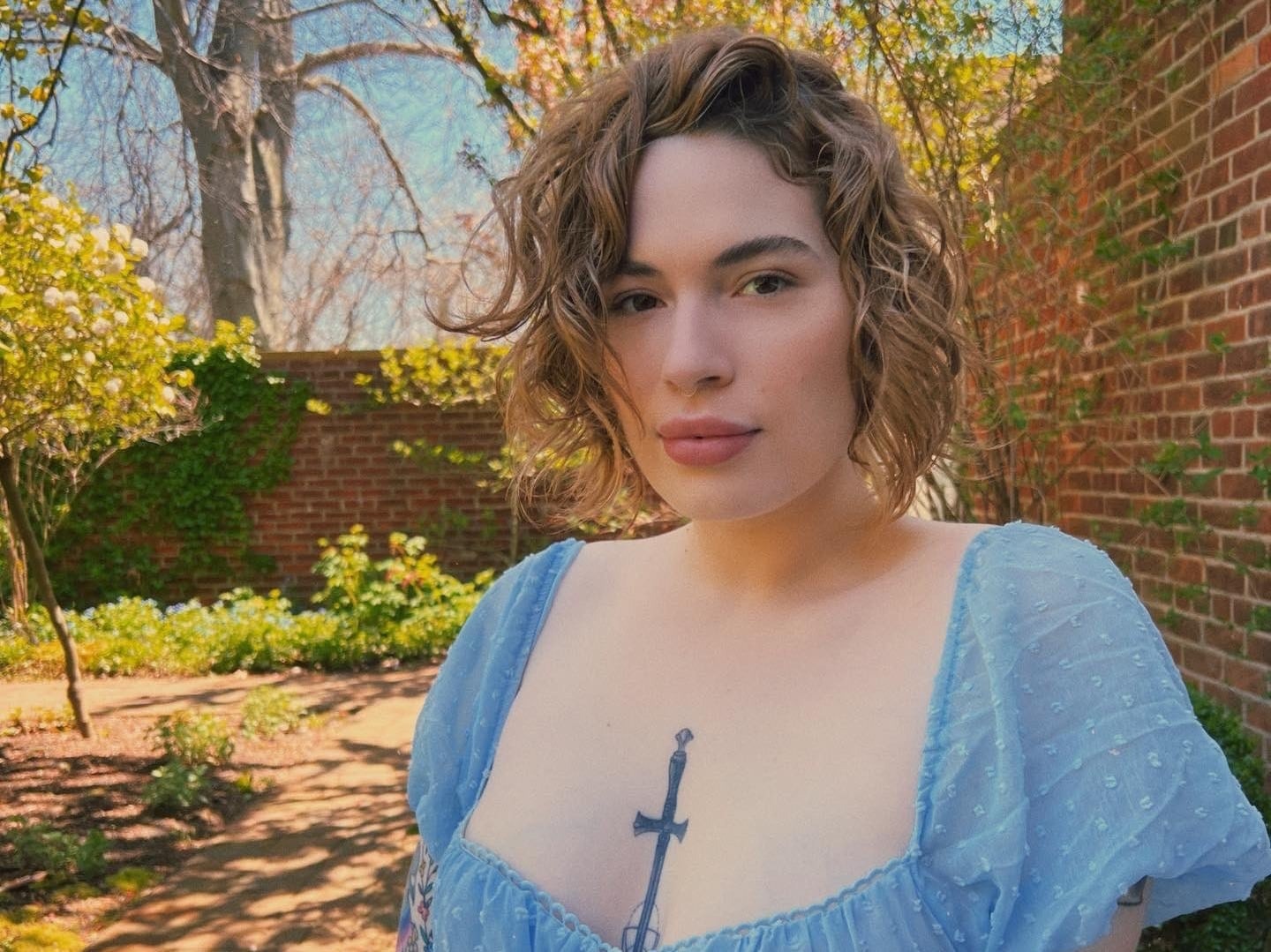 Nhan vien Apple bi doa duoi viec vi video TikTok hinh anh