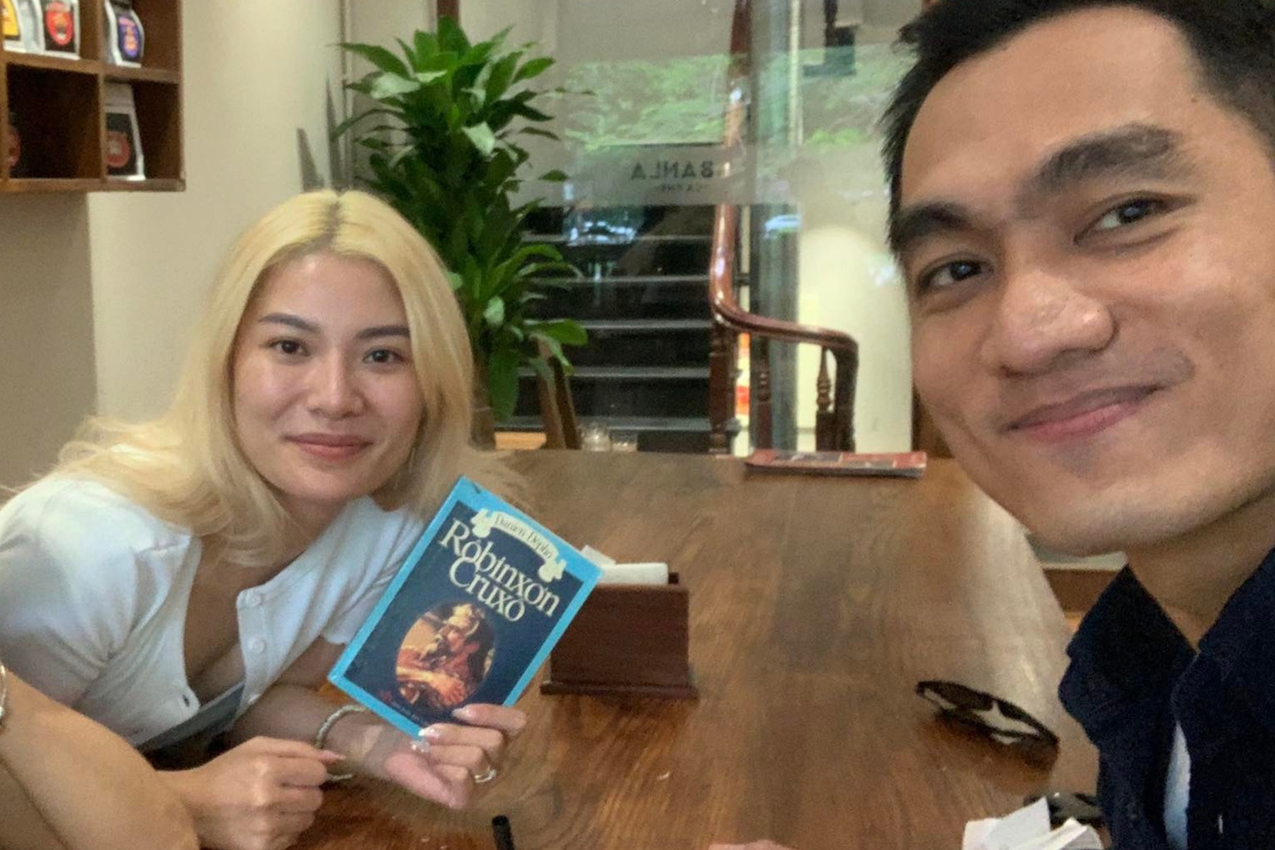 Cuon sach tim ve voi chu sau 20 nam hinh anh