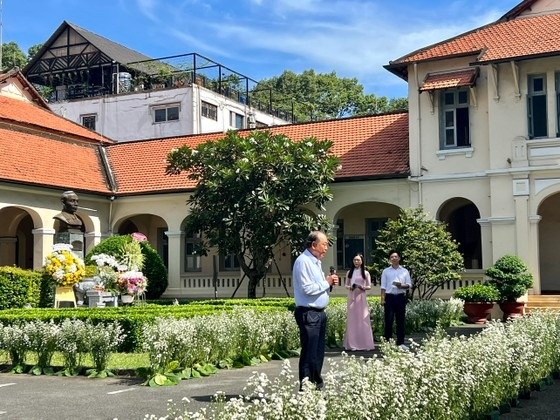 Tuong nho mot nam ngay nha van Le Van Nghia di xa anh 4