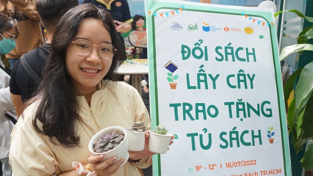 Lan toa tri thuc qua chuoi hoat dong 'Khuyen doc Viet Nam' hinh anh