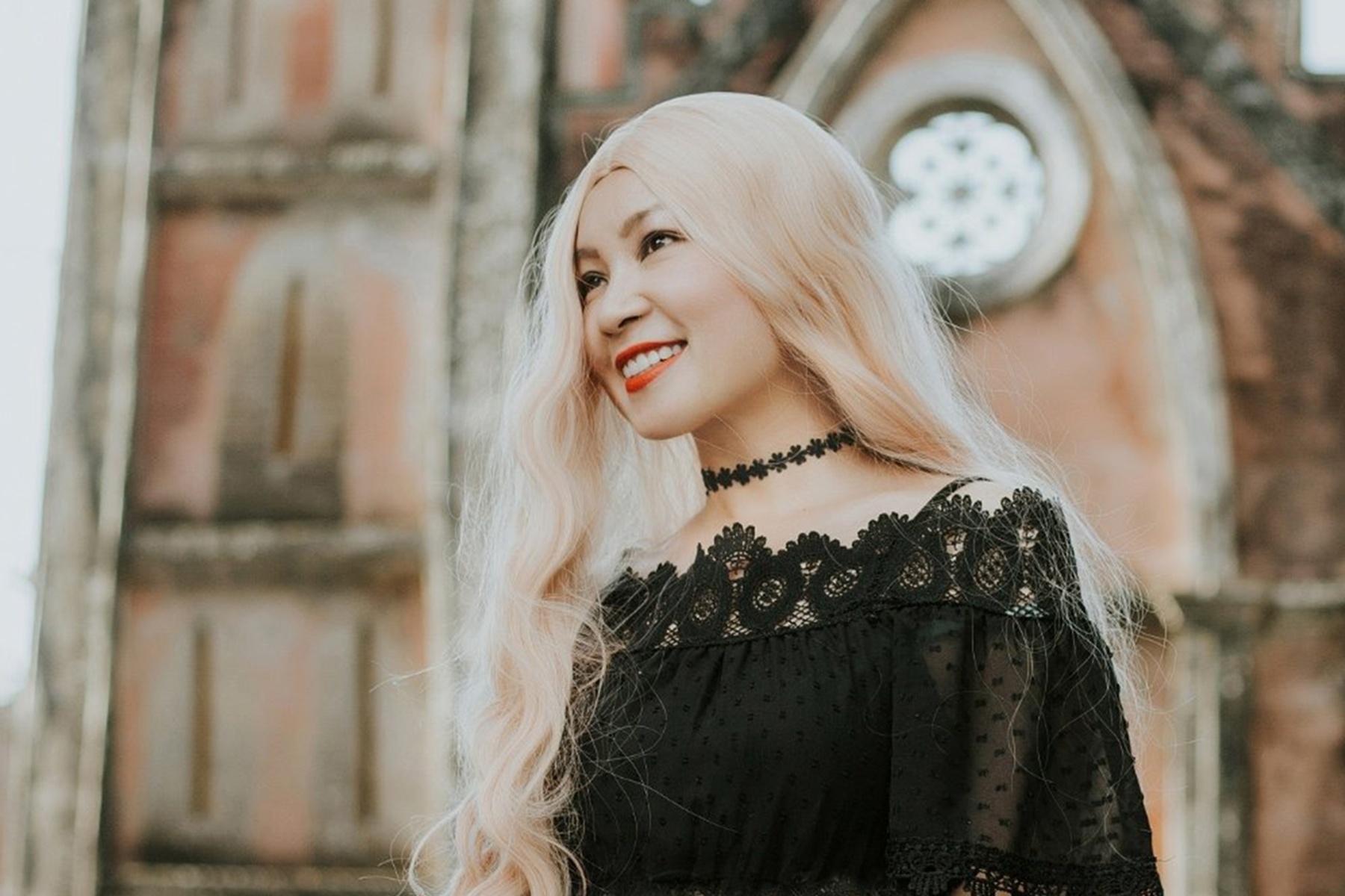 Doc sach lau la tieu thu do an cap hinh anh