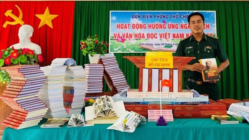 Cuoc thi gioi thieu sach ve Chu tich Ho Chi Minh hinh anh