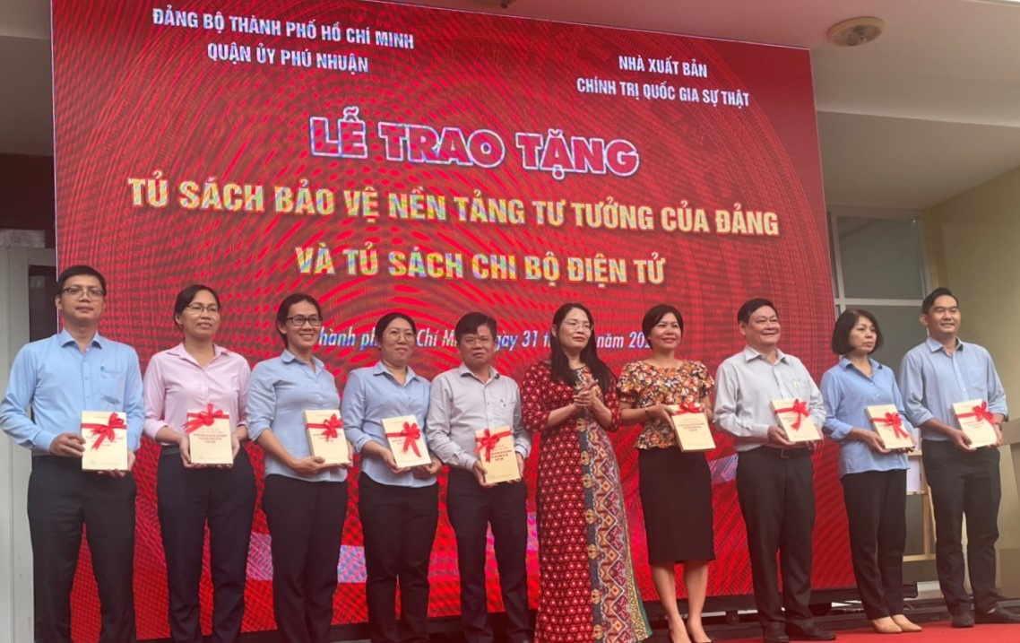 Tu sach dien tu anh 2