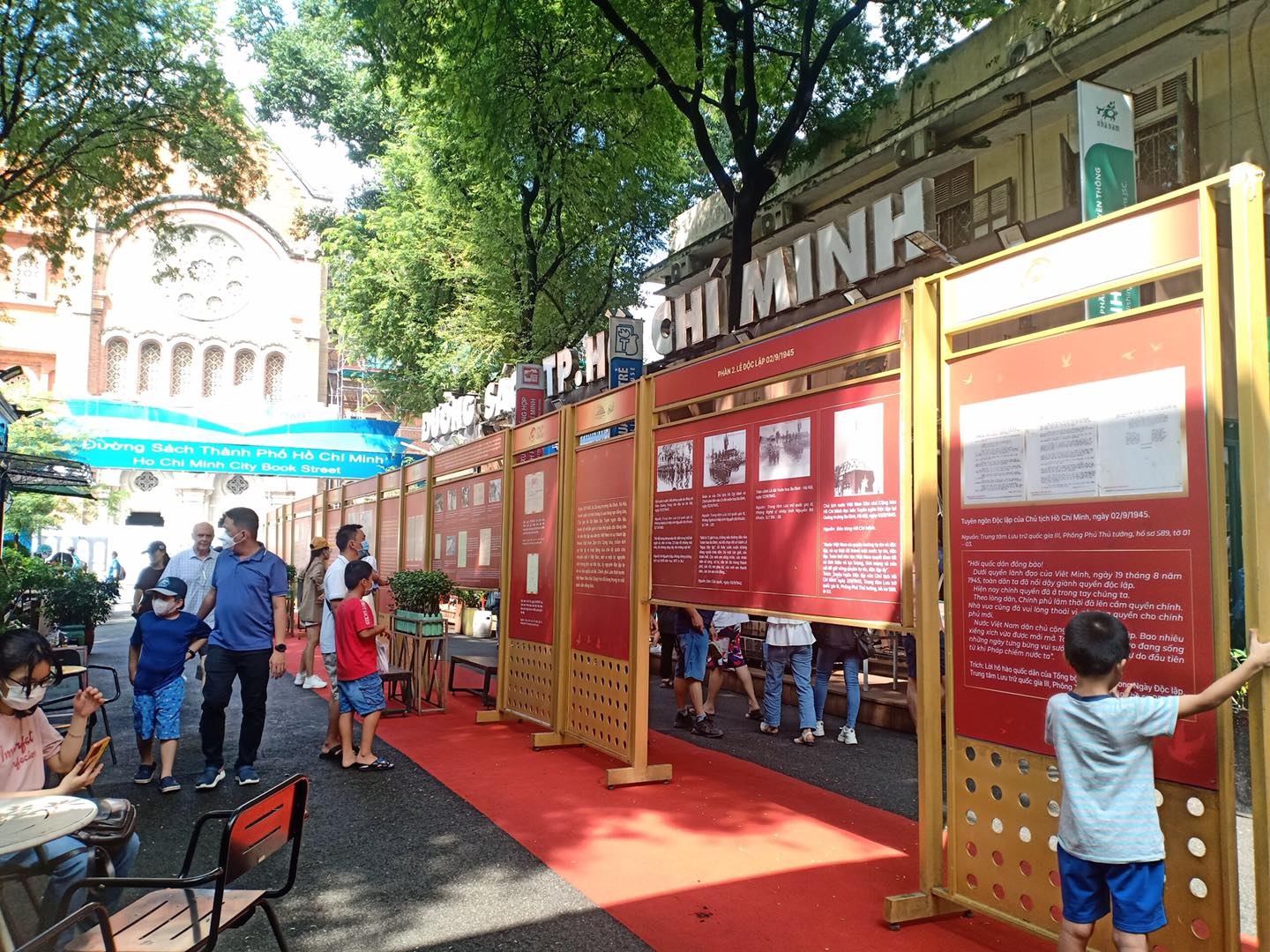 Hoat dong mung Quoc khanh tai duong sach TP.HCM hinh anh