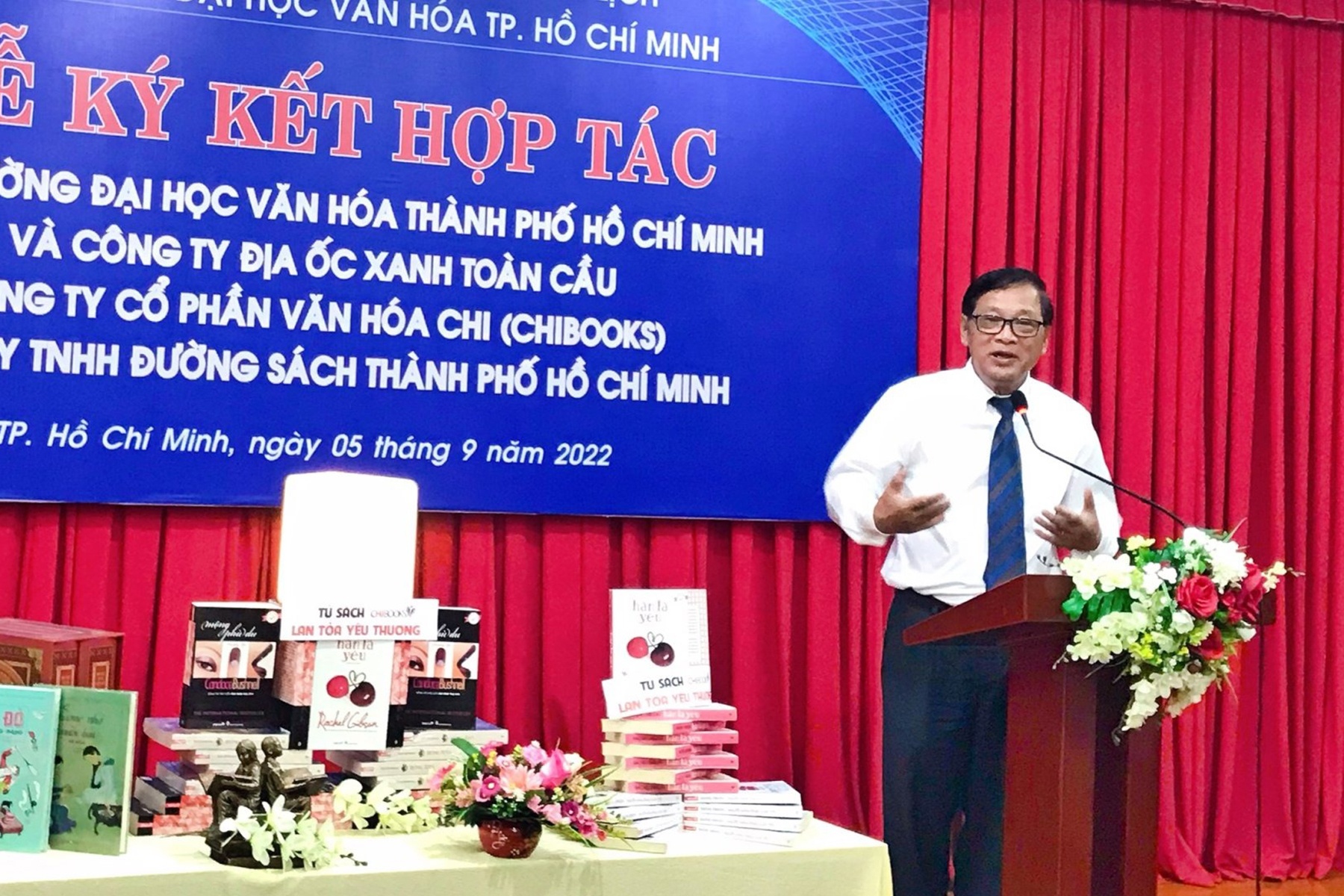 Tang tu sach, trao hoc bong cho sinh vien xuat ban, phat hanh hinh anh