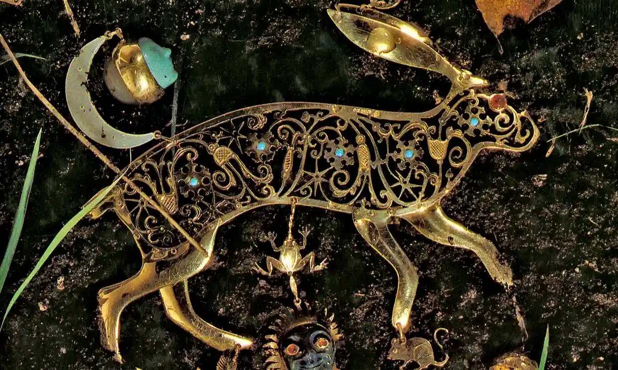 Tranh luan ve the loai sach tranh tim kho bau hinh anh