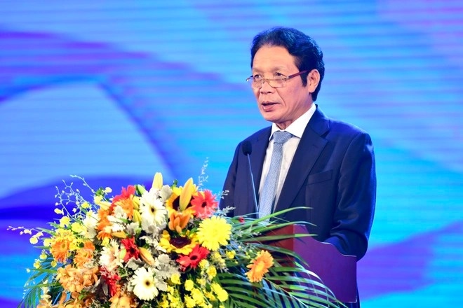 Chu tich Hoi Xuat ban VN dien mung Hoi Xuat ban Singapore hinh anh