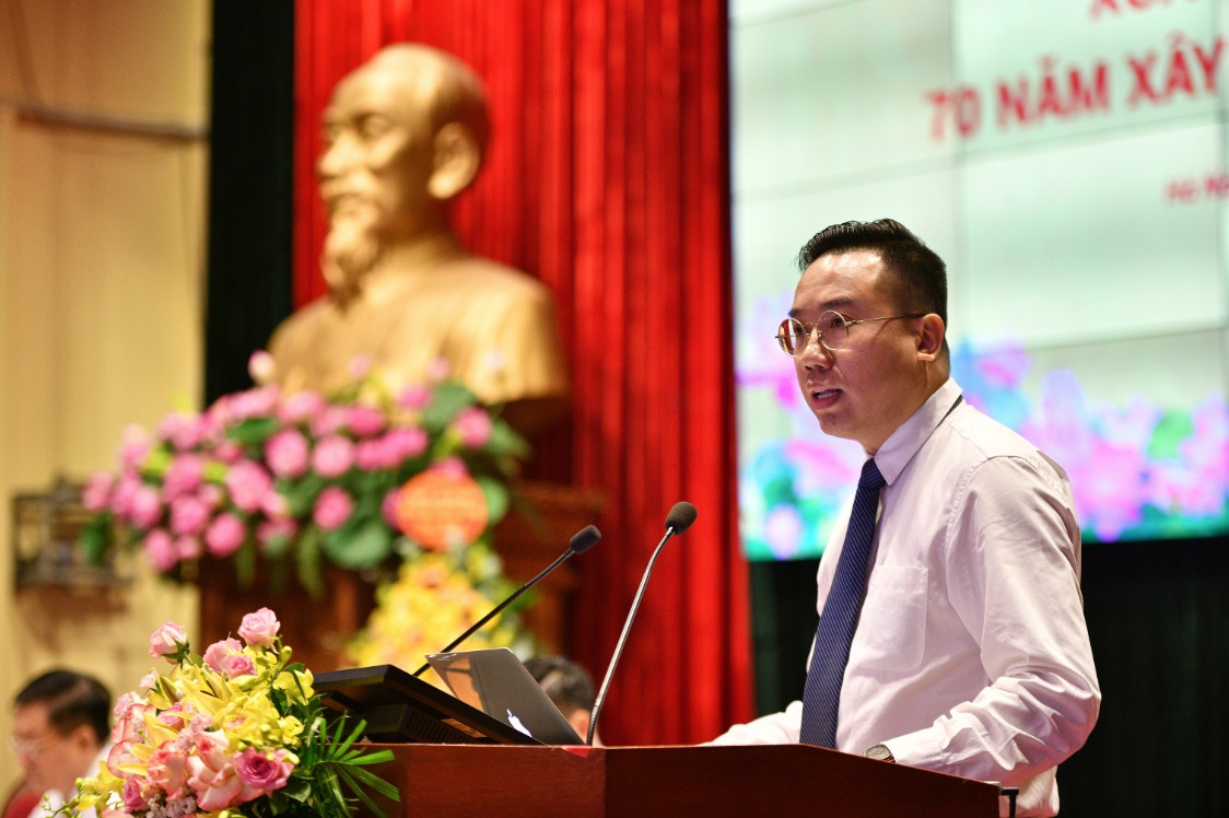 70 nam xuat ban anh 4