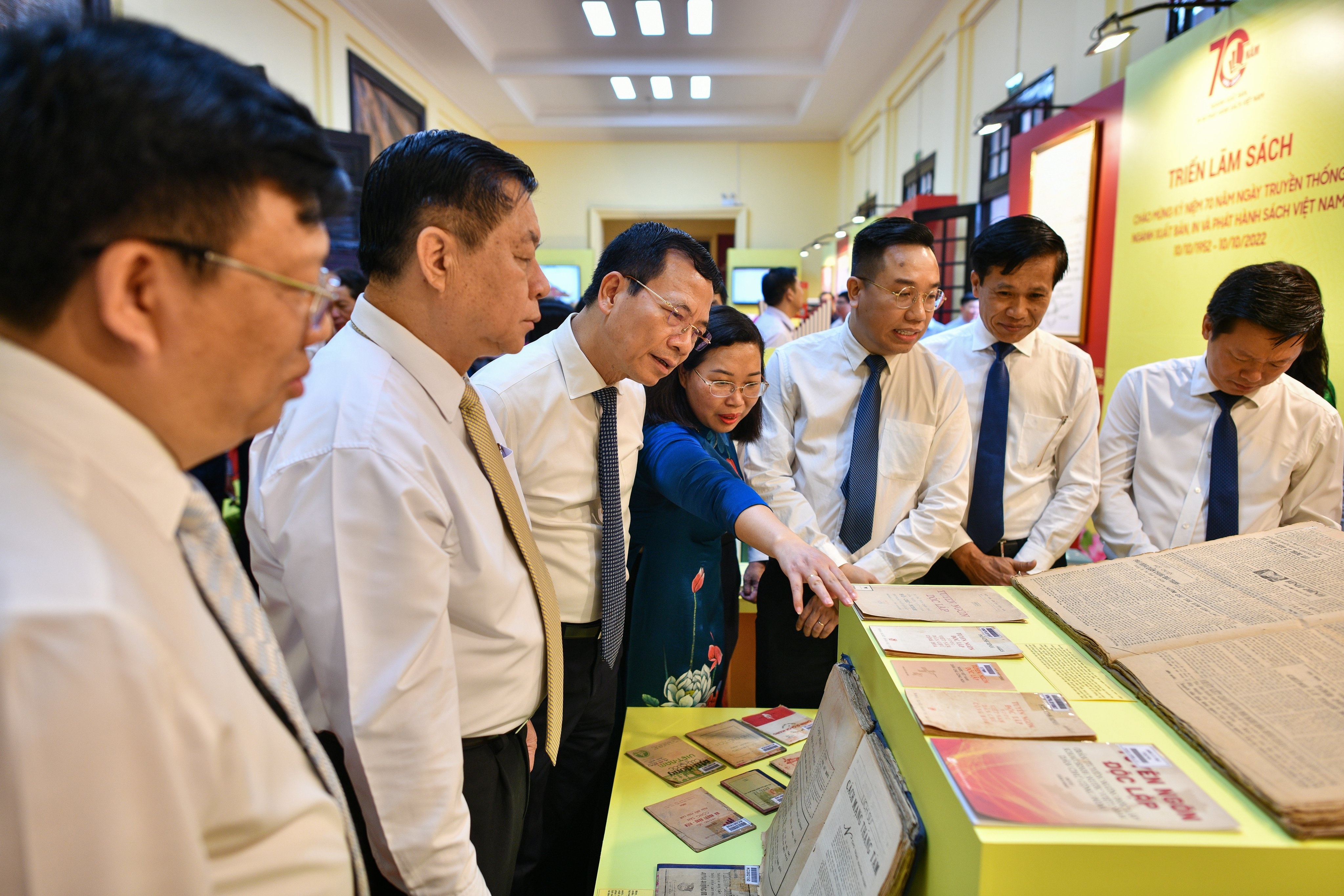 70 nam xuat ban anh 6